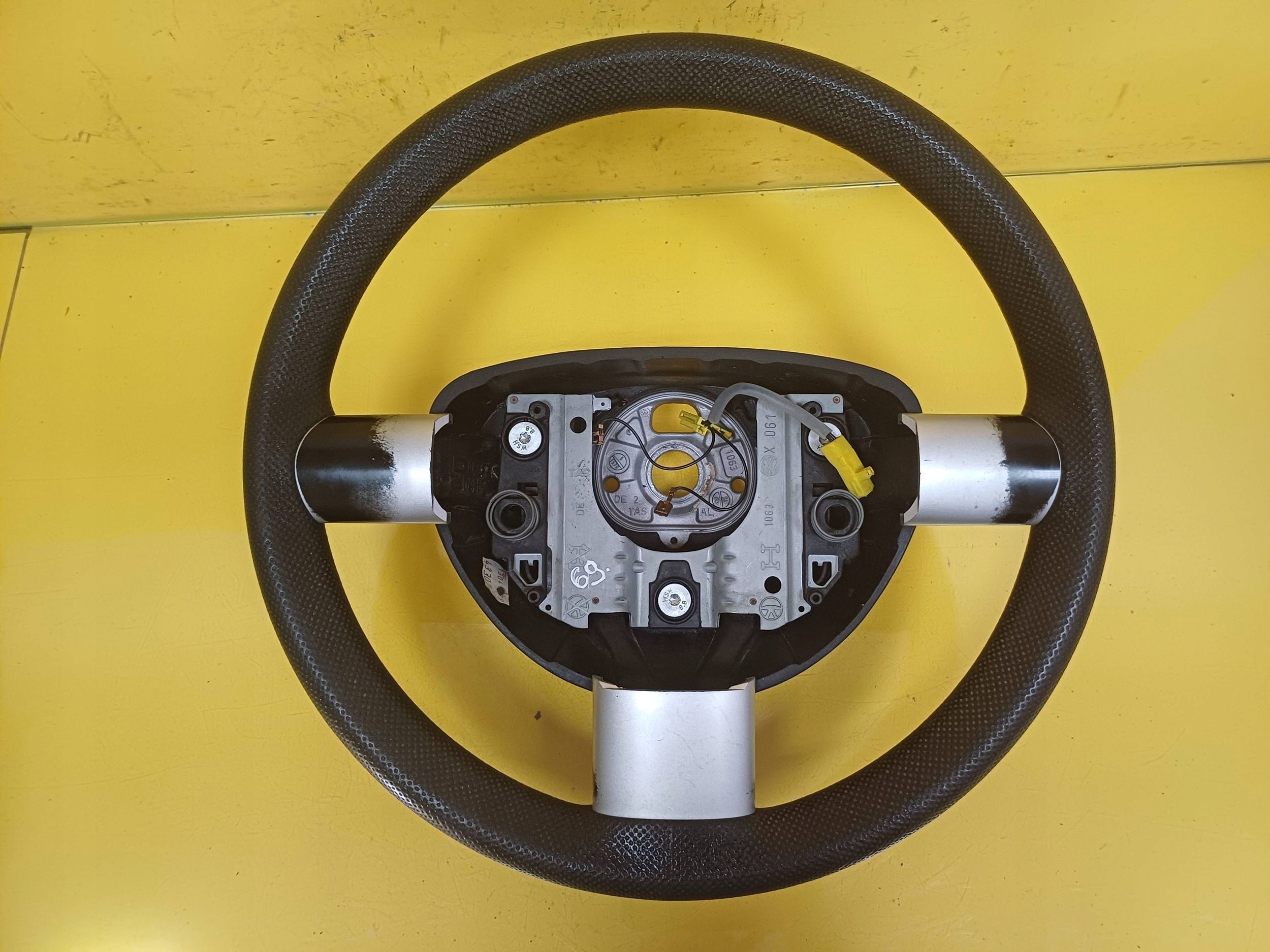 руль с vw NEW BEETLE 1C0419091M NR69
