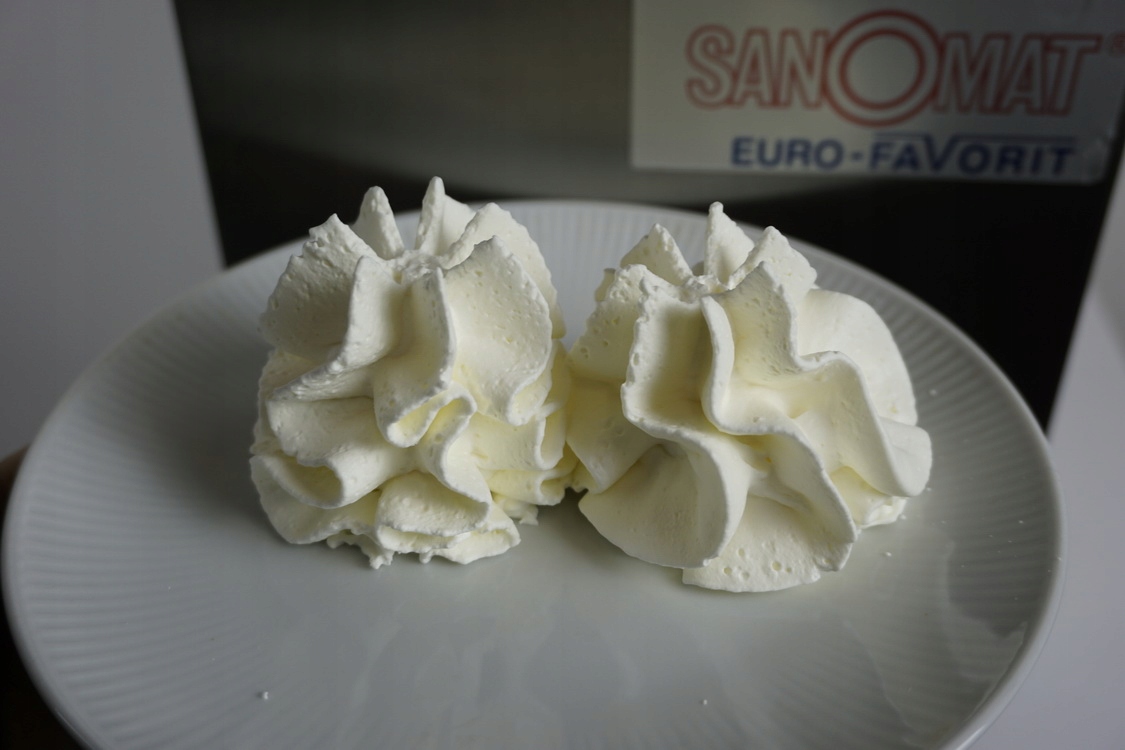 Automat do śmietany Śmietaniarka Ubijaczka Sanomat Euro-Favorit 1,5L a-09 Napięcie 230 V