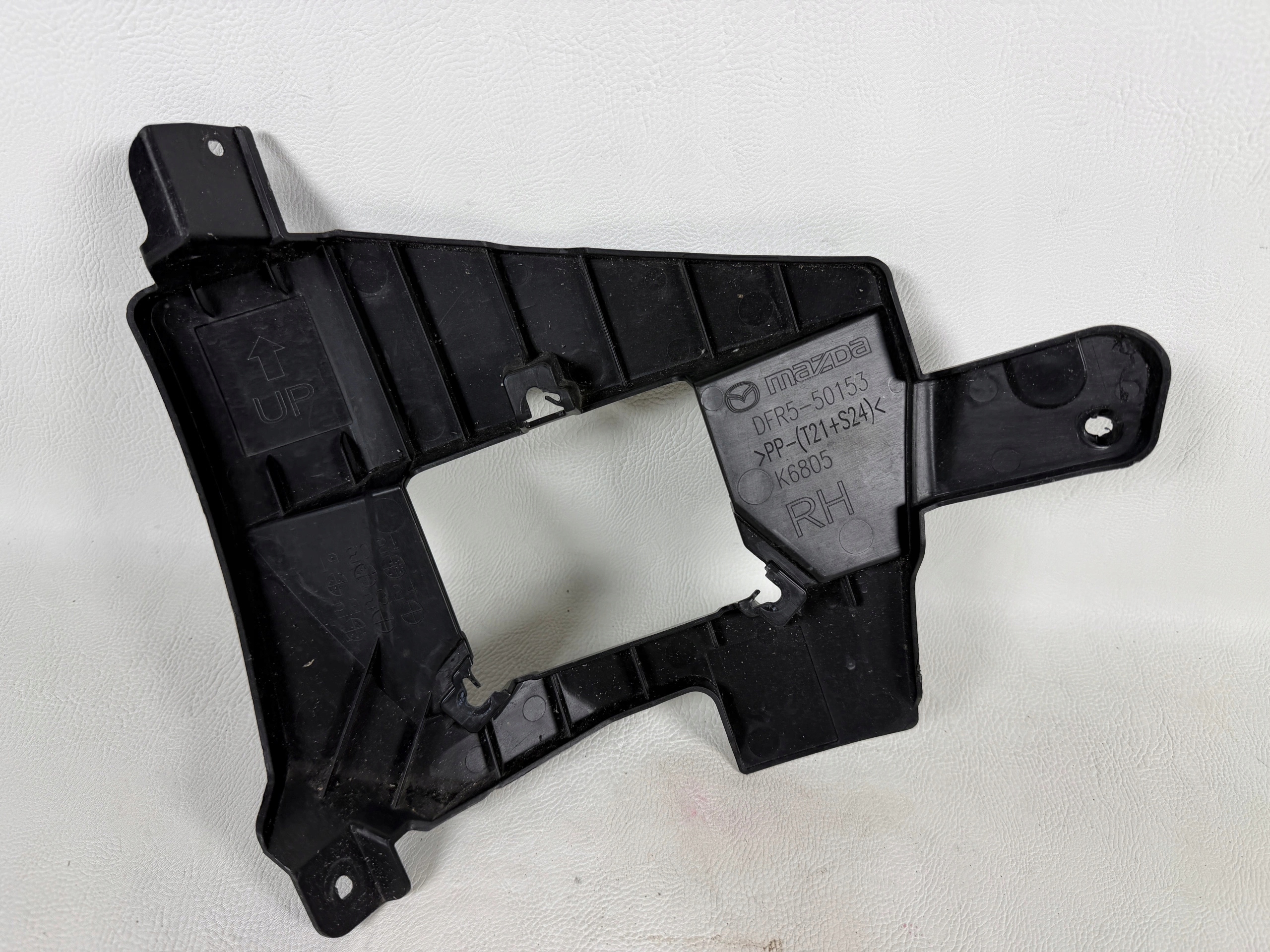 Mazda CX30 holder radaru front DFR5-50153
