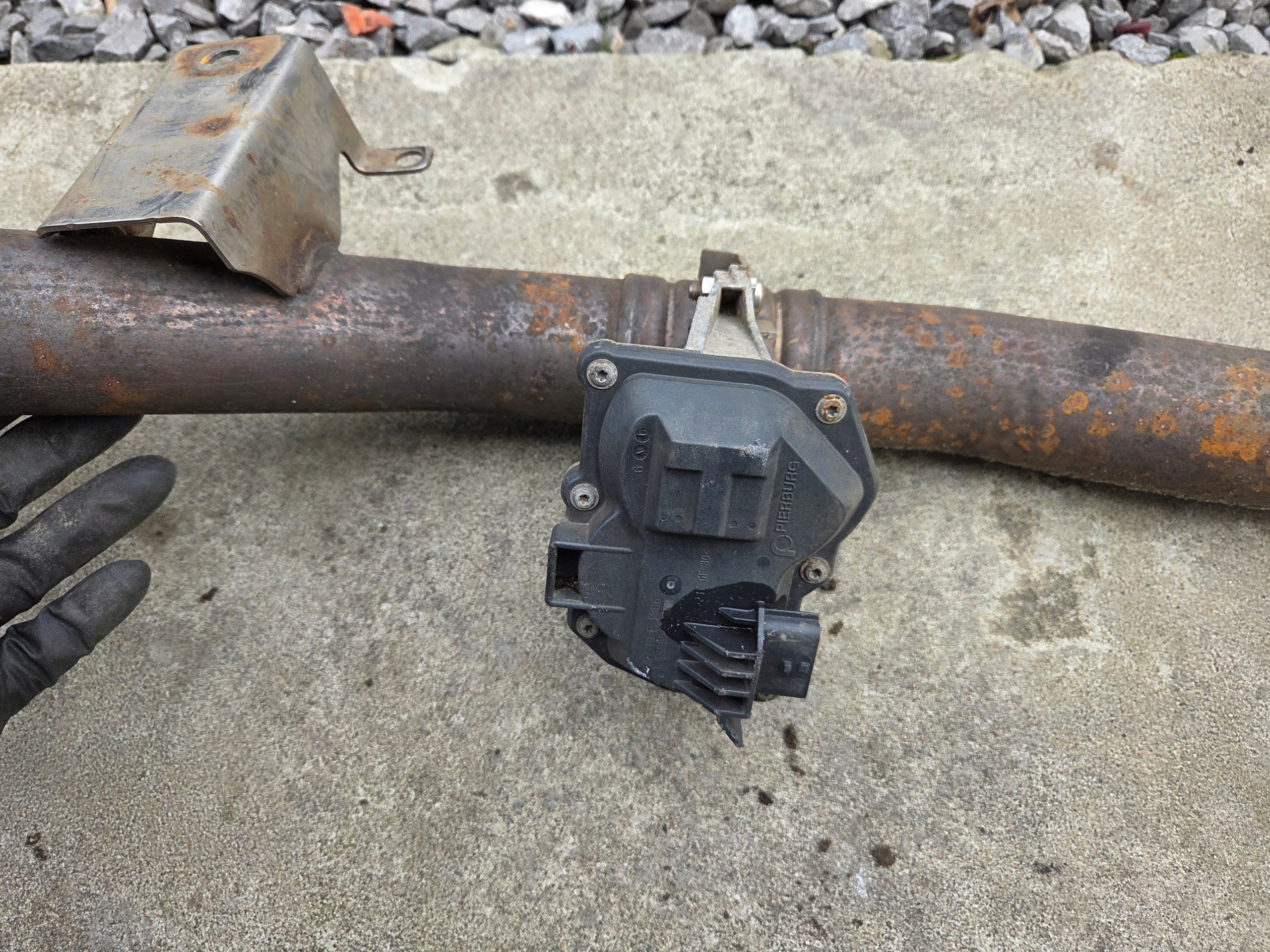 Valvola a farfalla dello scarico RENAULT TRAFIC 147B08010R