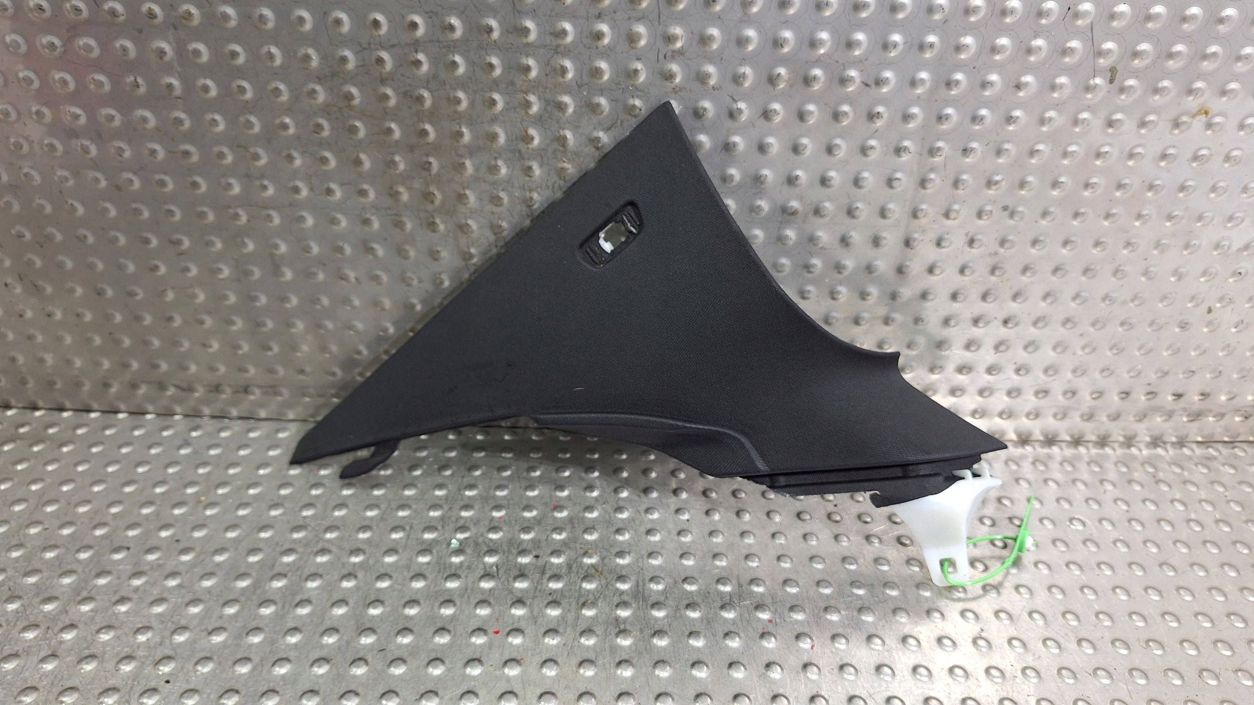cover central SLUPKA left 9484545 BMW 2 G42
