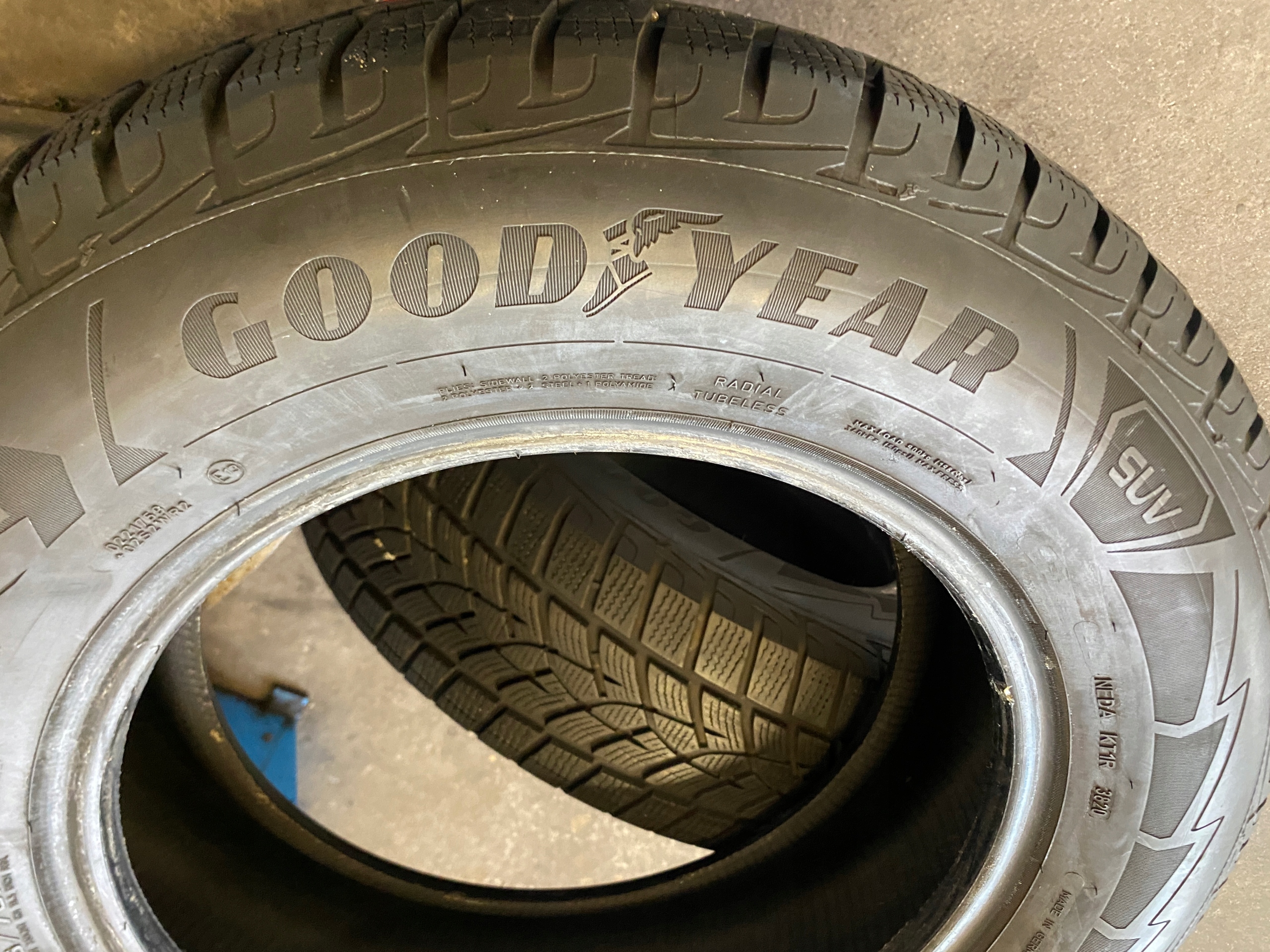 2 tyres winter 215/70R16 Goodyear Ultragrip Performance SUV GEN-1 6,5mm