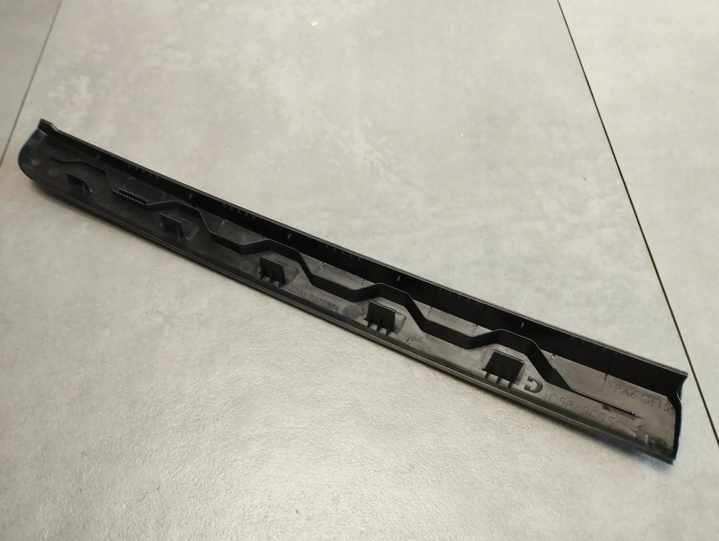 BMW 7 G11 moulding windows right rear part 7377304