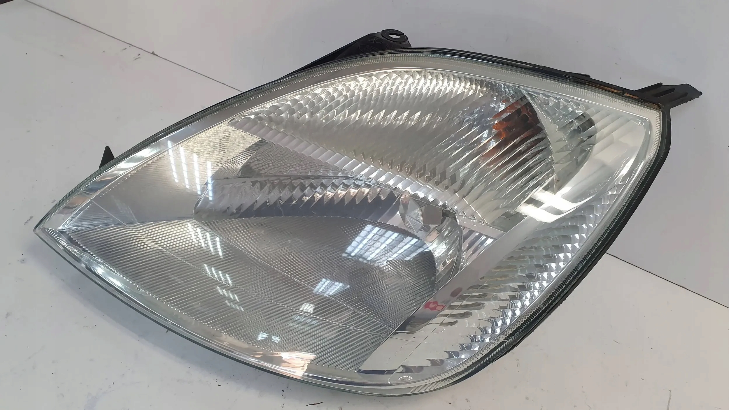 light front left 2S6X-13W030-AH FORD FIESTA MK6 02
