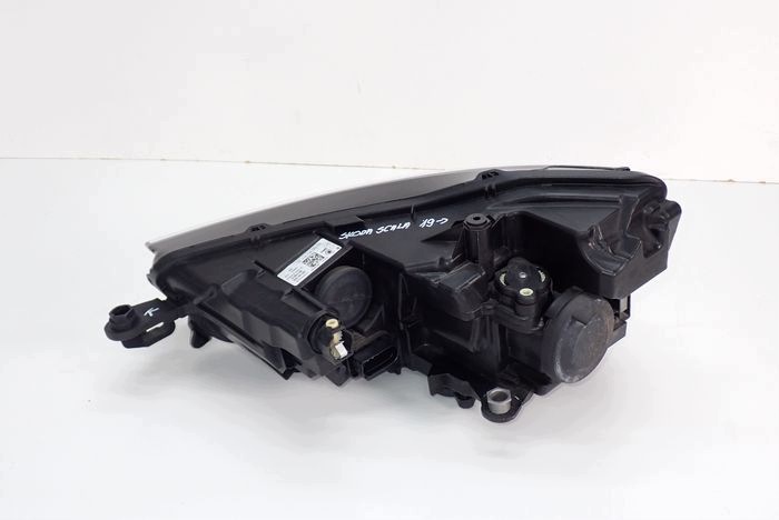 SKODA SCALA 19-23 reflektor right light right 657941016