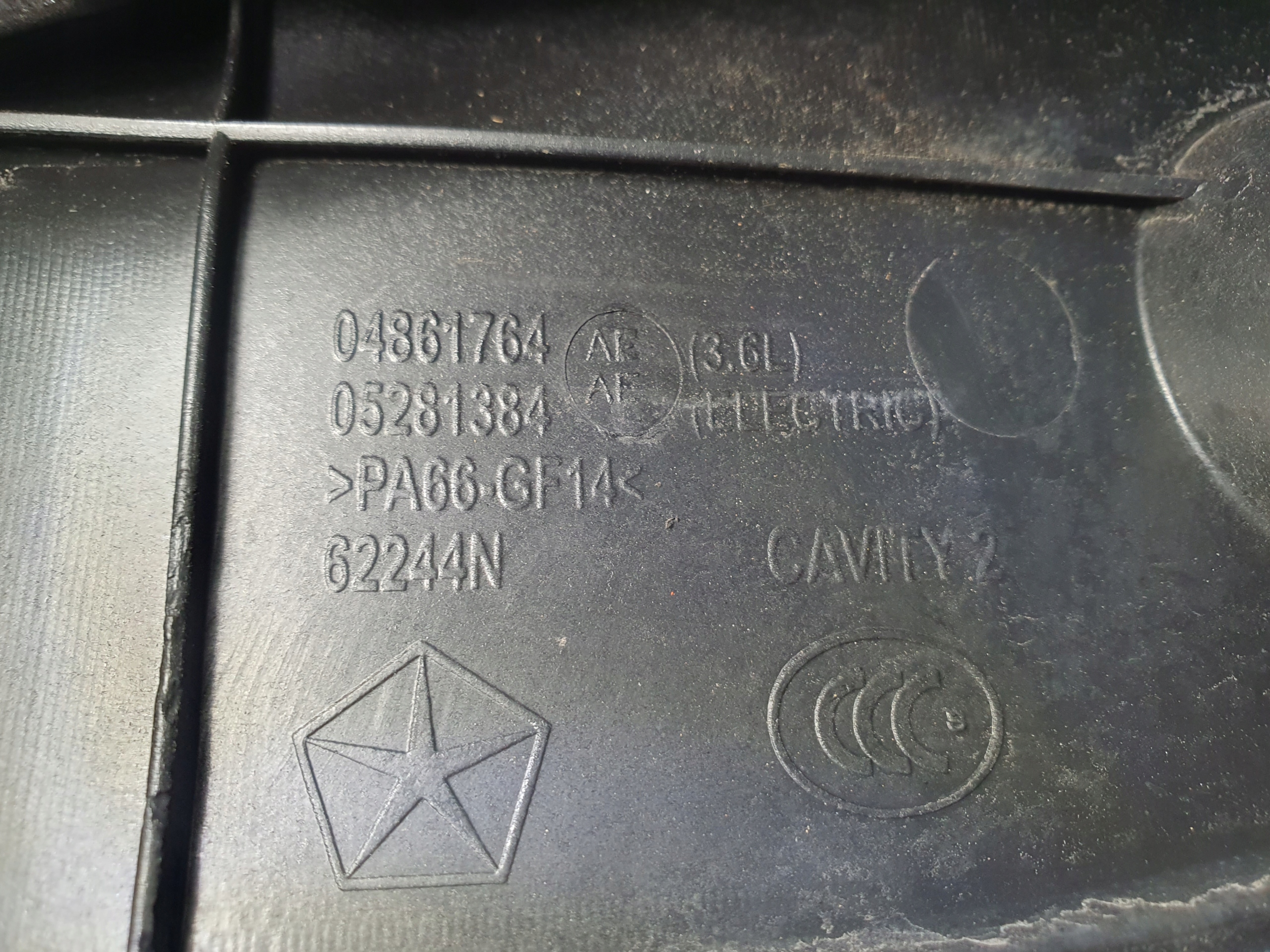 CHRYSLER PACIFICA II 16- 3.6 upper motor cover 04861764AD 05281384AE
