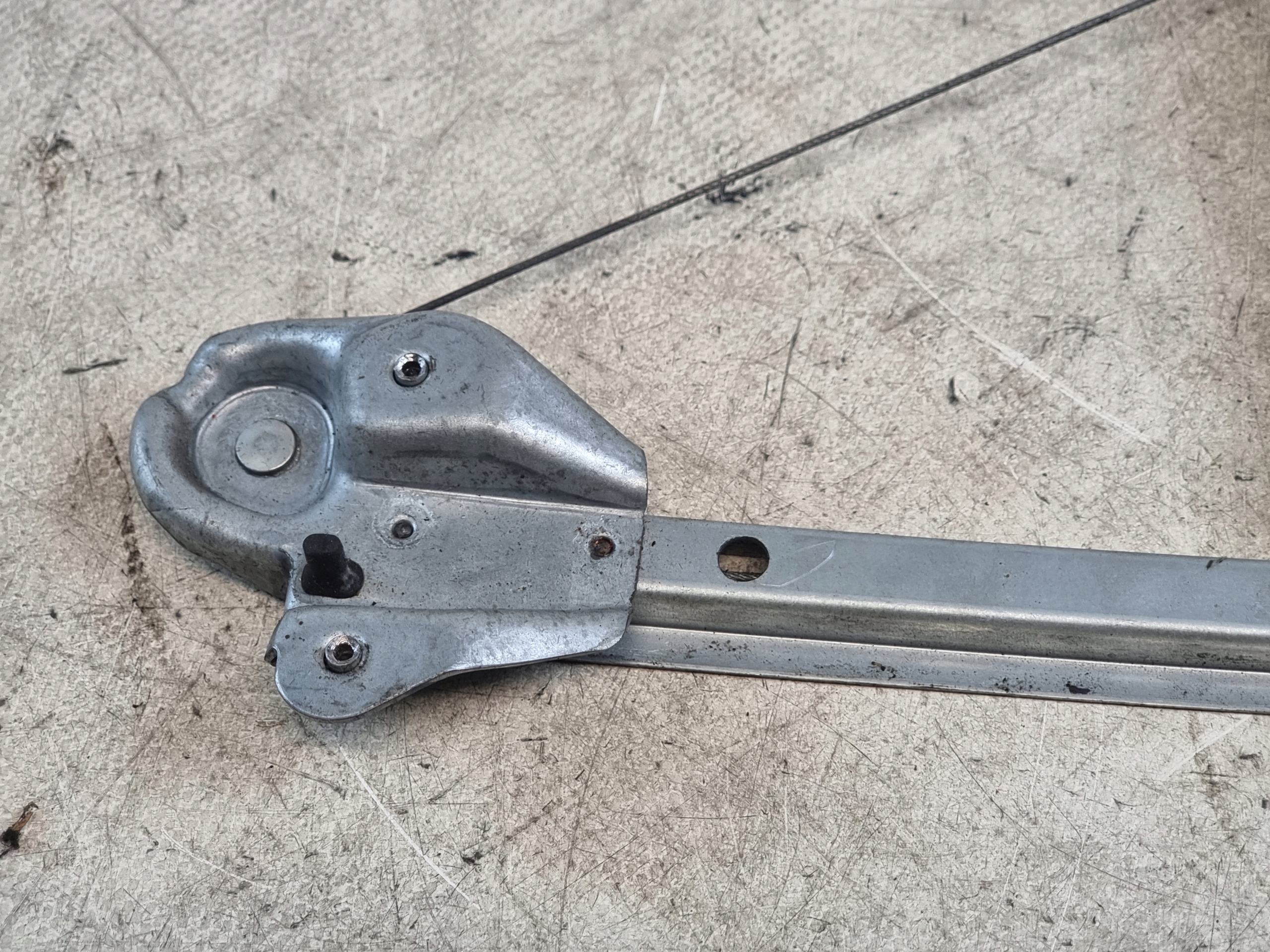window regulator right rear part OE 13100421 OPEL ASTRA H III HB 5D