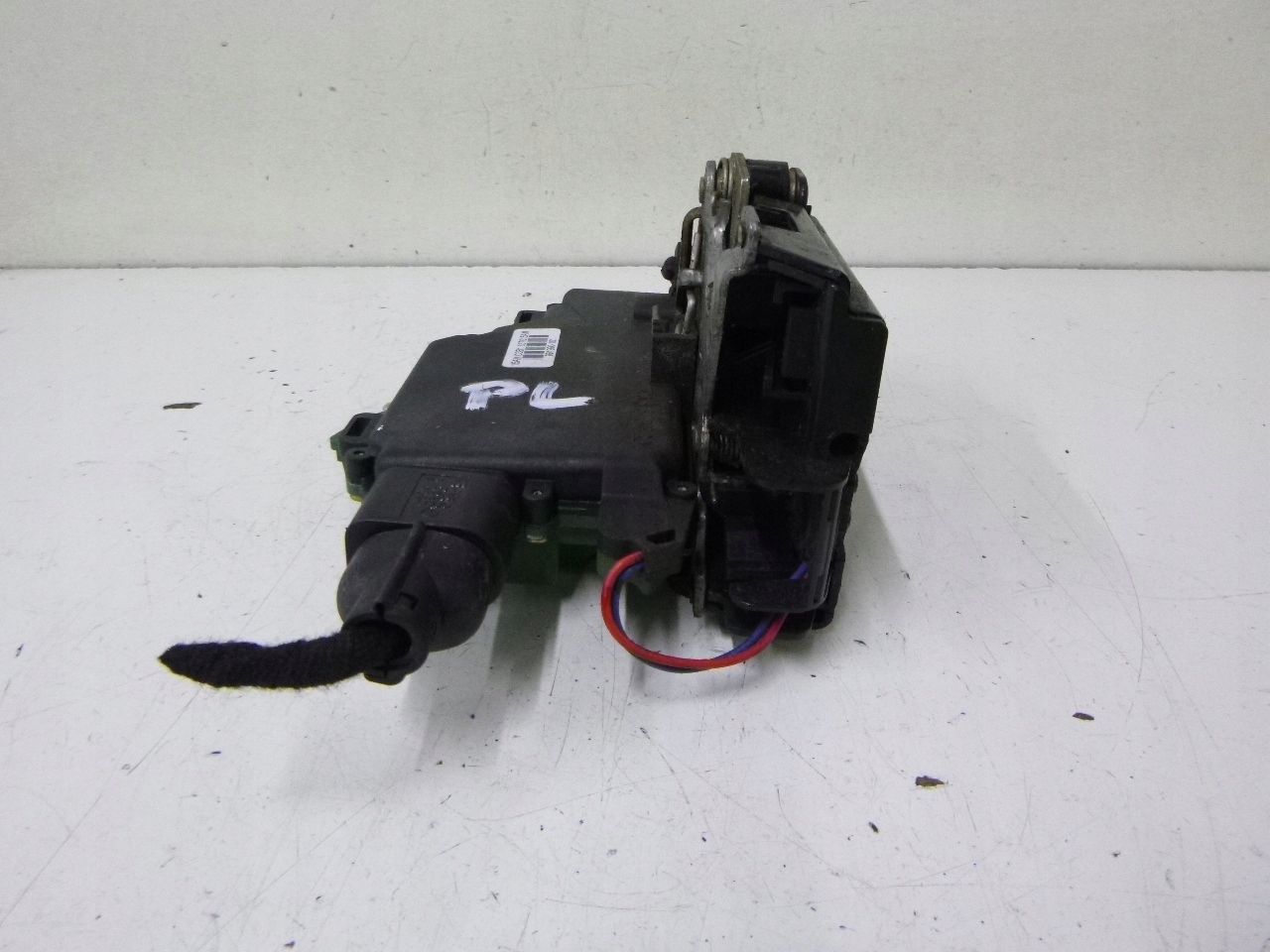 lock door front left Volkswagen Polo 9N 03r.