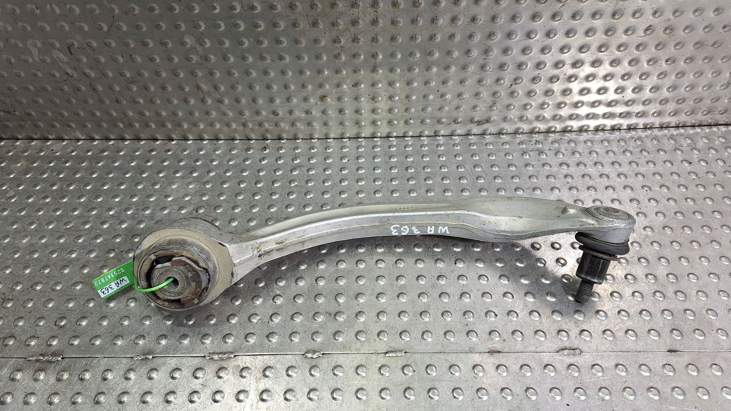 arm left front lower BANAN AUDI A4 B5 A6 C5 A8 D2 PASSAT B5 SUPERB and