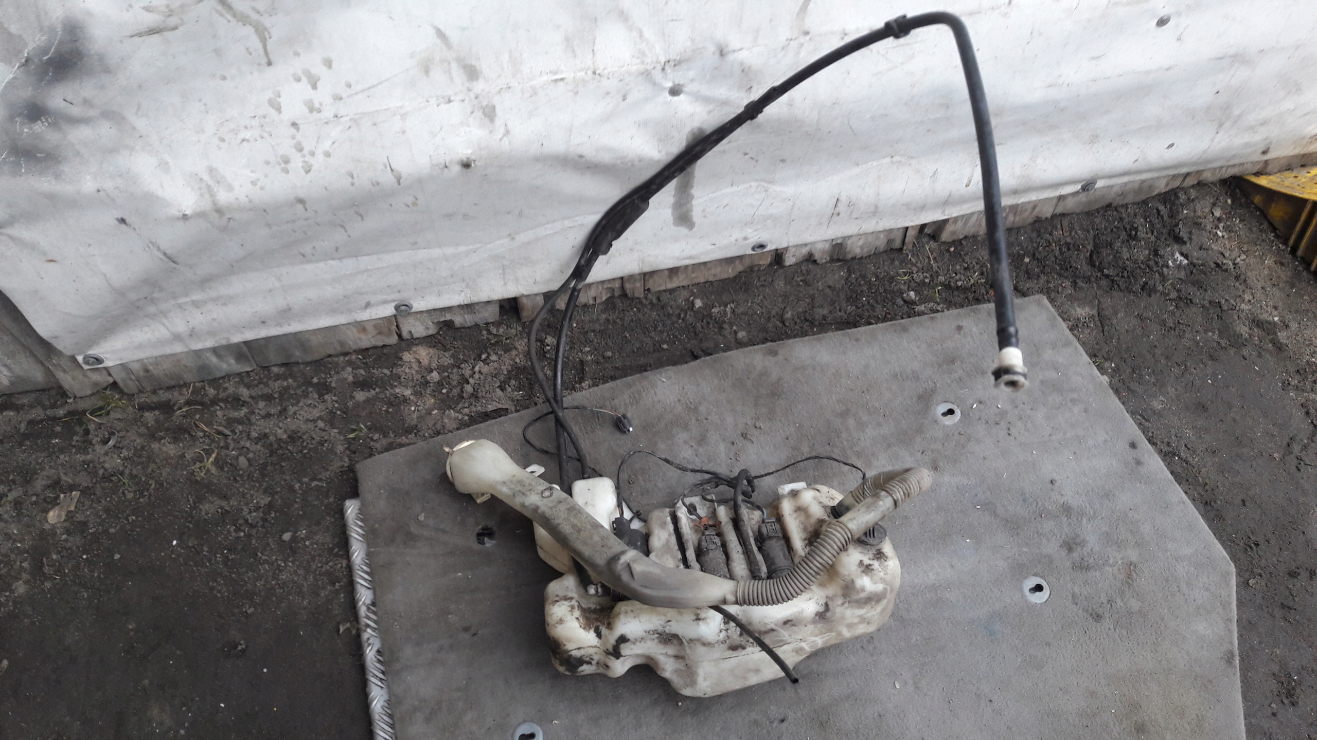 8364941A - BMW E39 бачок омывателя ксенона насос