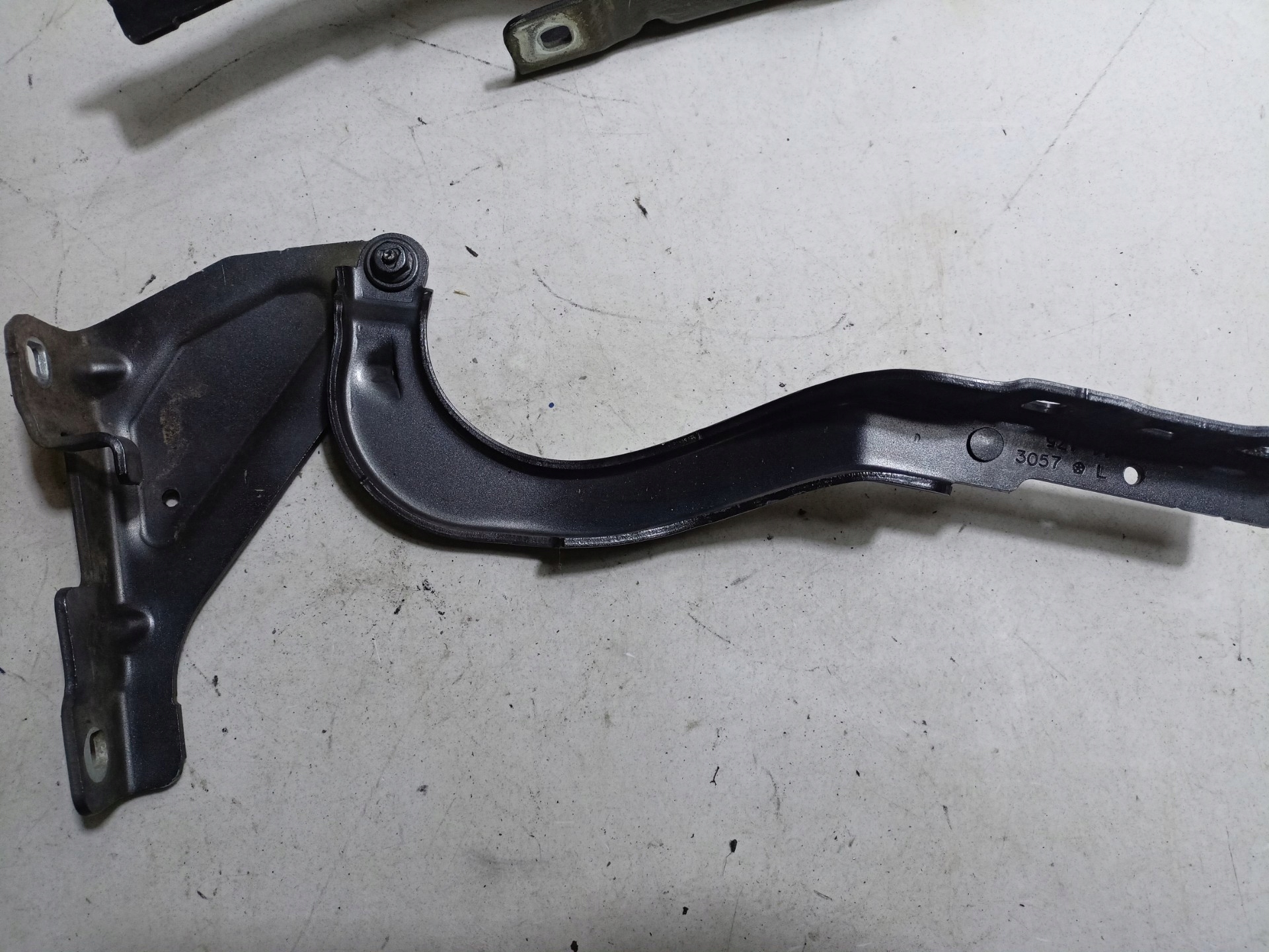 Charnière du capot Jeep Cherokee 5 2014