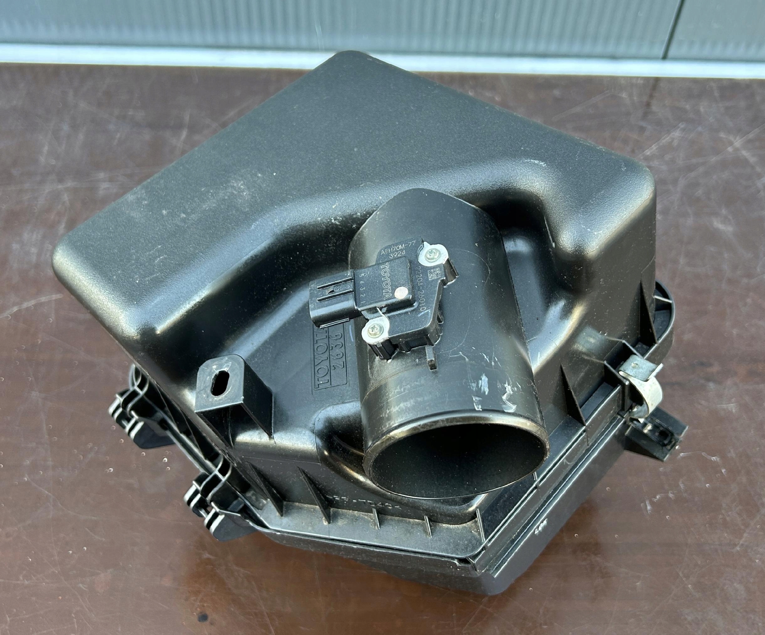 Gehäuse filter luft Luftmassenmesser TOYOTA RAV4 IV 13- 2.2 D-CAT
