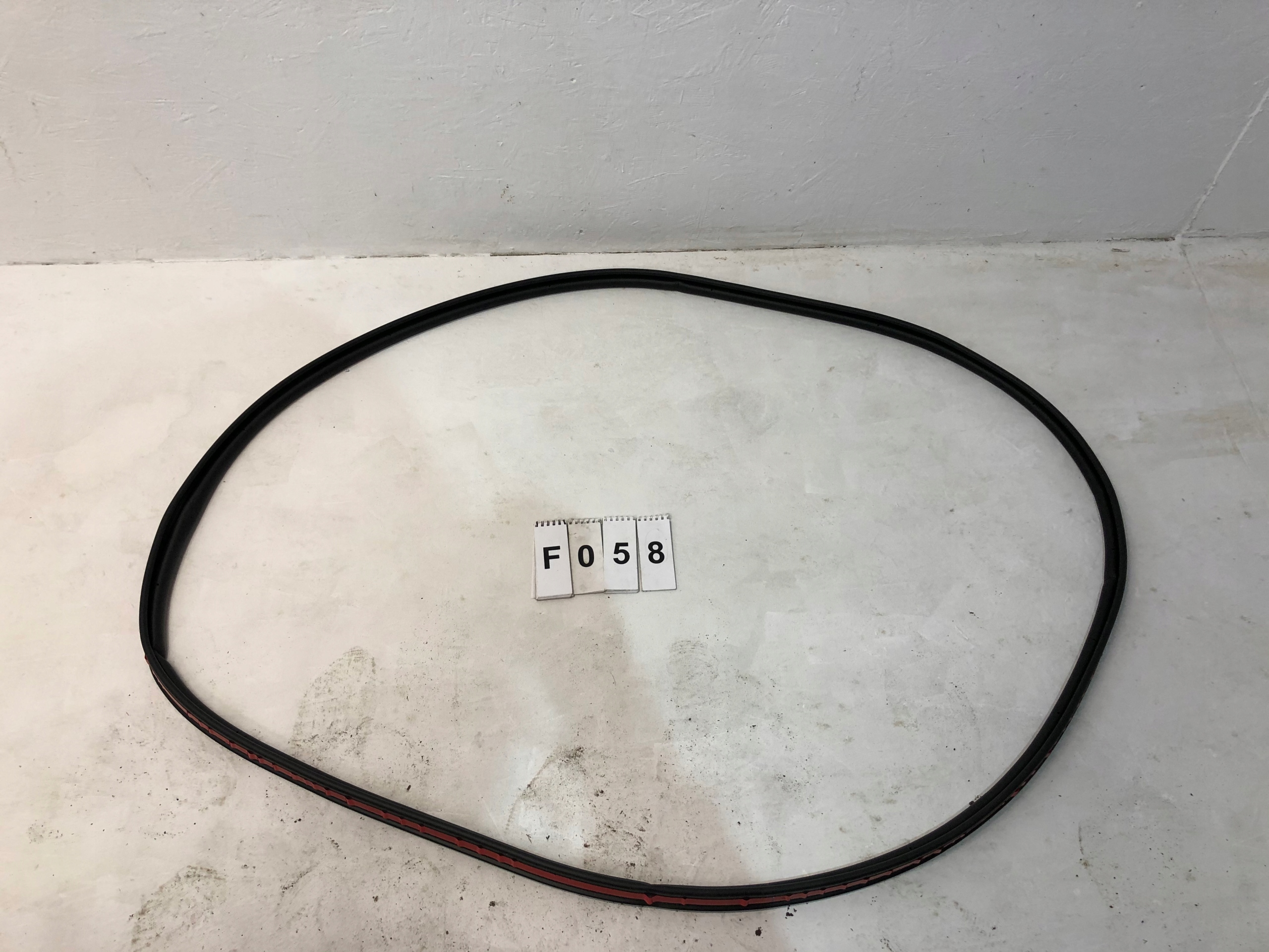 6846641 - Volvo V70 Xc70 прокладка кришки багажника 96-00