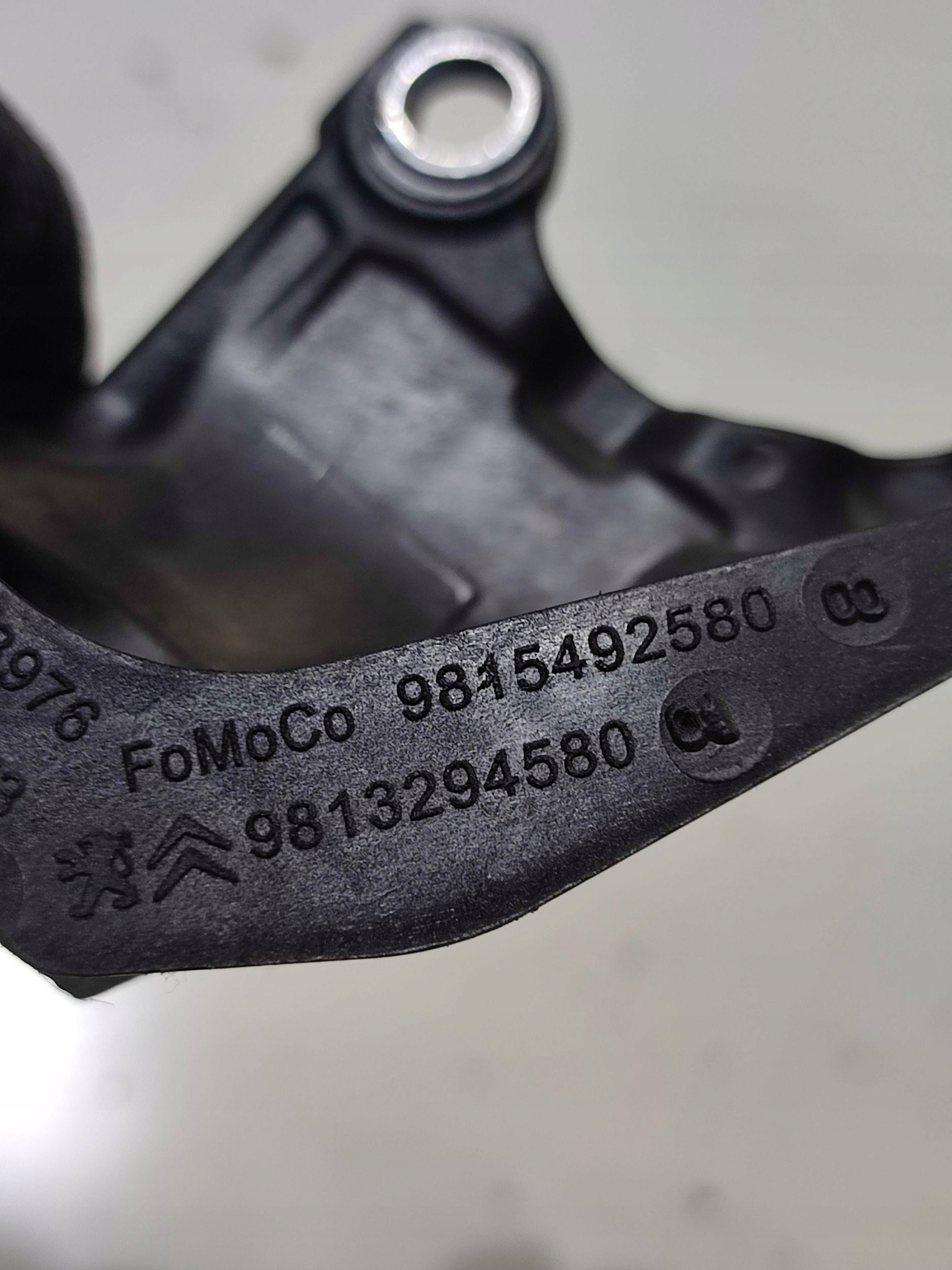Peugeot 2008 II 2020 Support / Support plaque Moteur