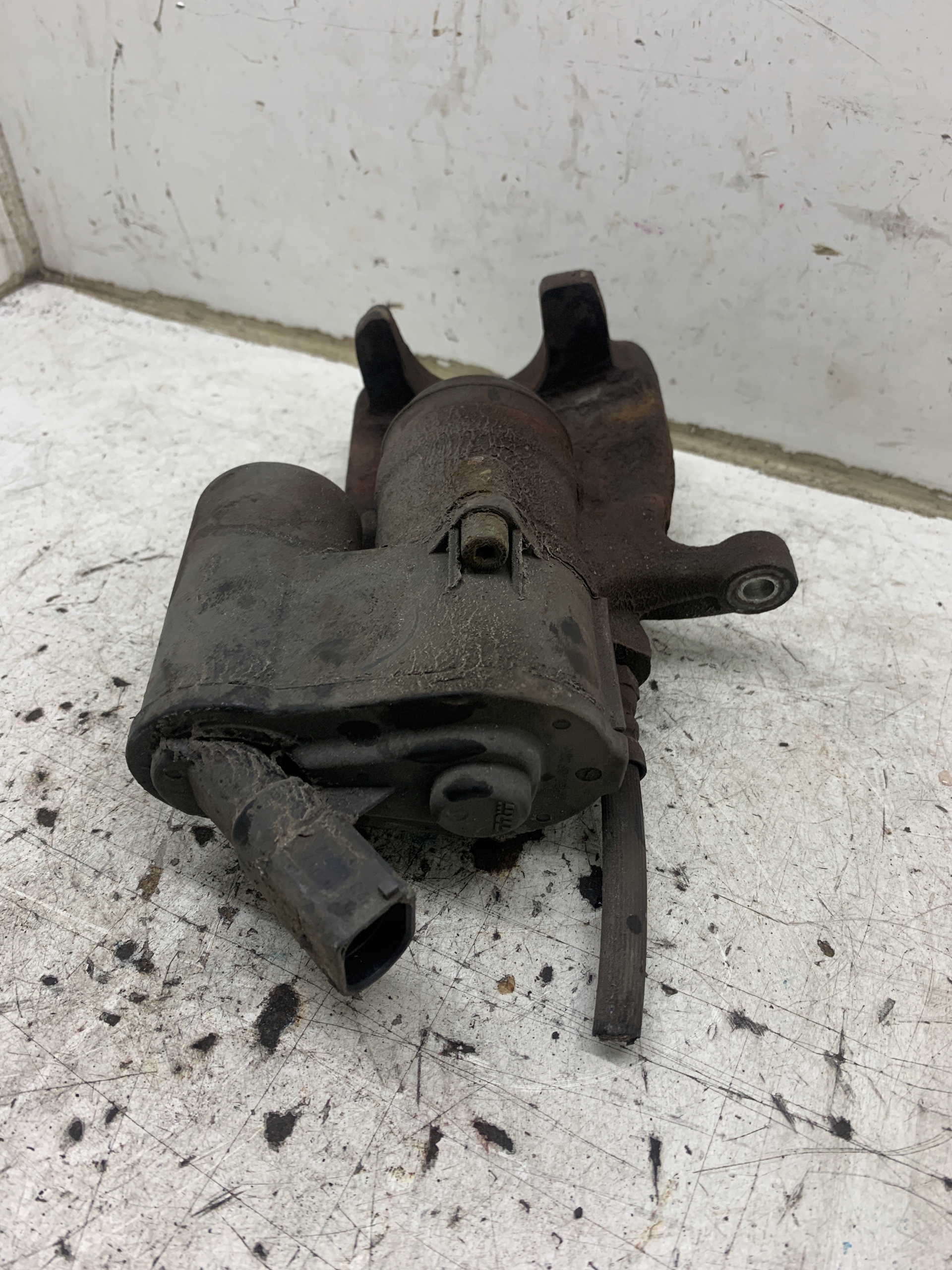 caliper brake left rear part rear AUDI A6 C6 LIFT (2004-2011) 2.0 TDI