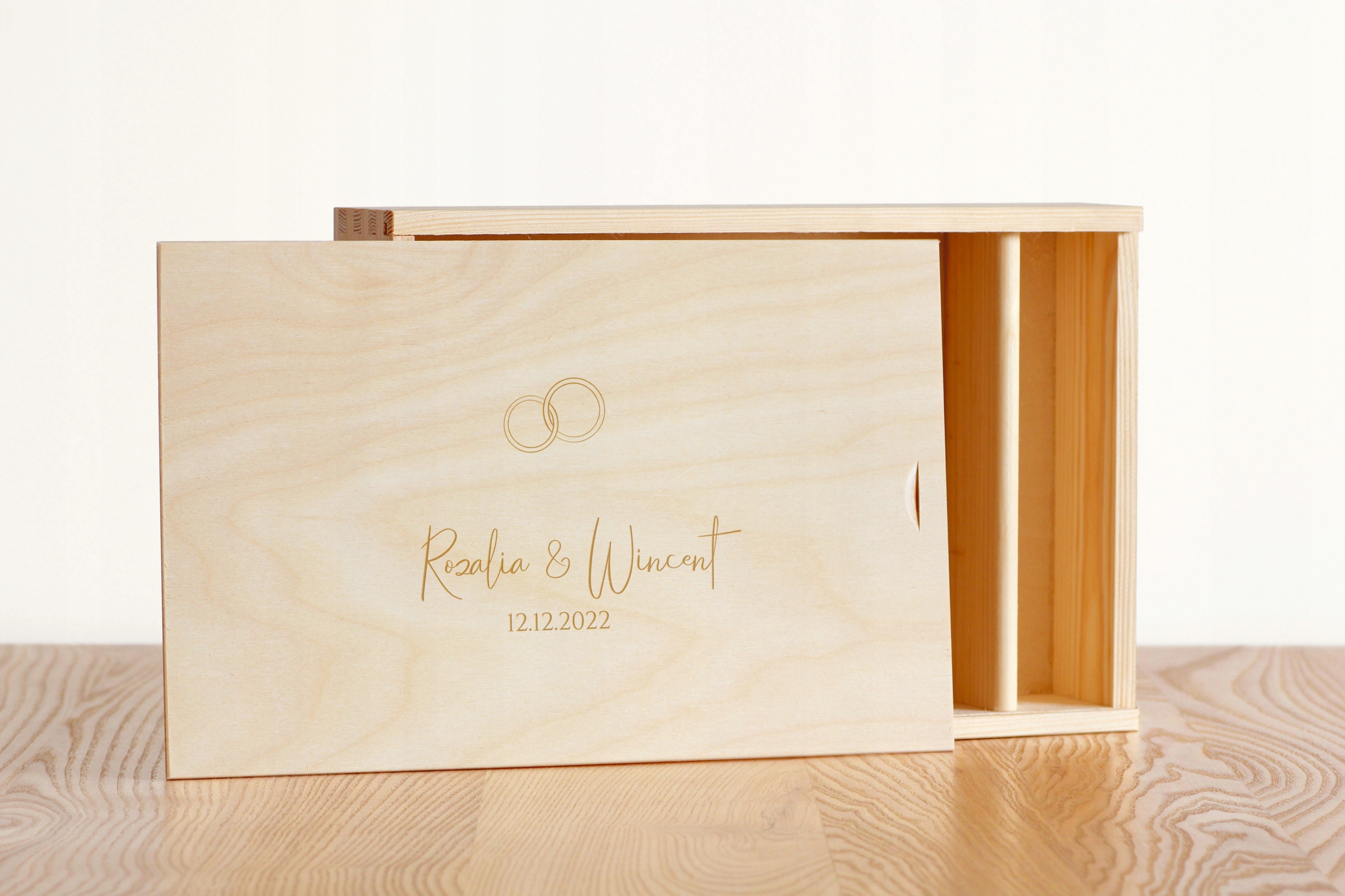 Pudełko z grawerem na zdjęcia 18x23 z przegródką Model PD43