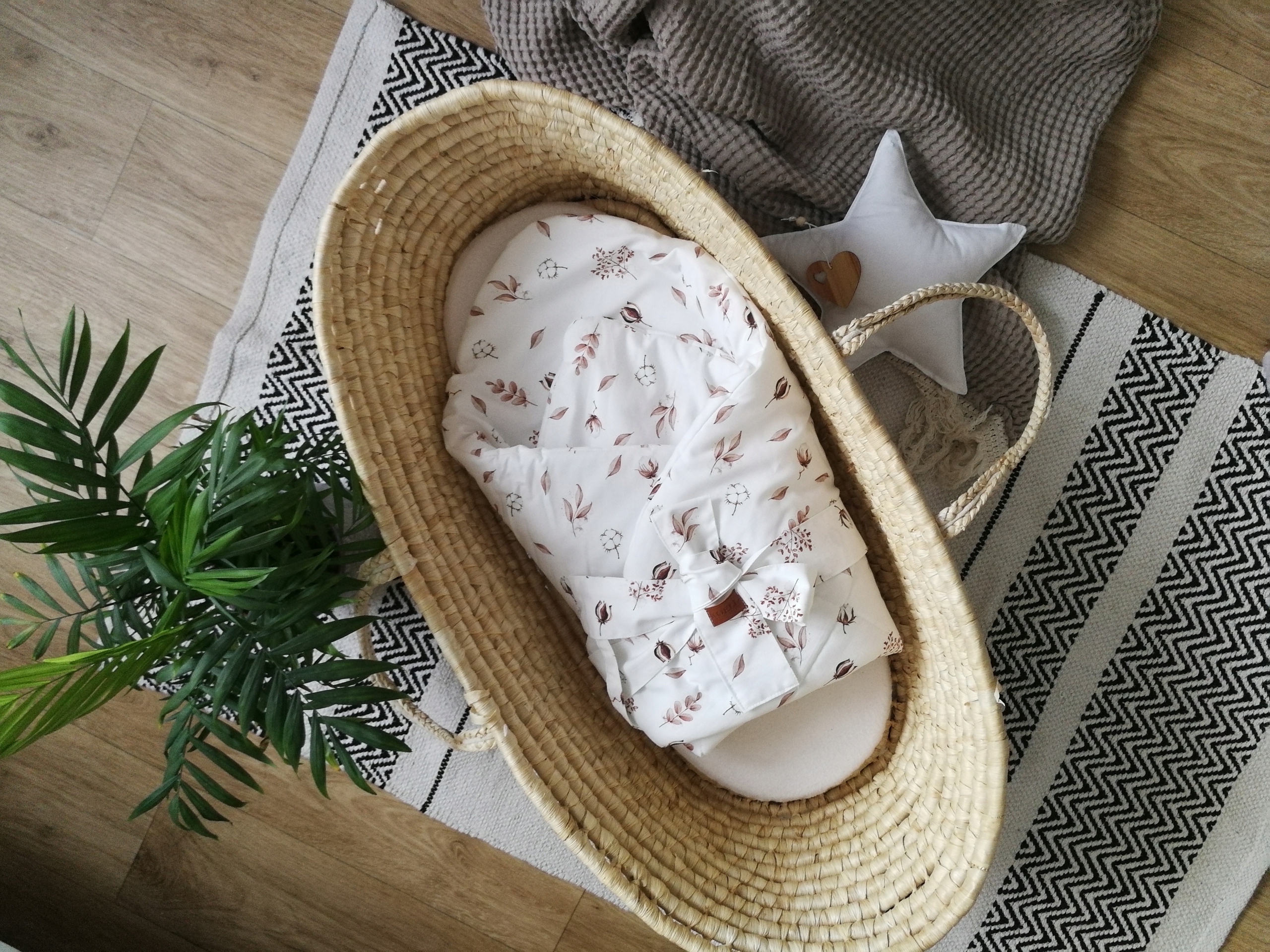 

Rożek, becik niemowlęcy wiązany premium Koell