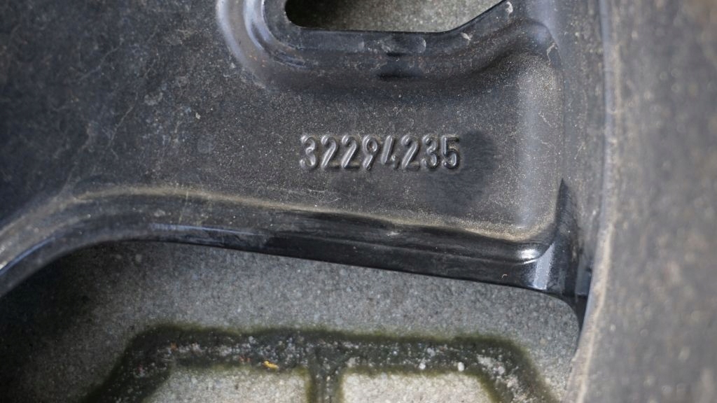 VOLVO S60 V60 XC60 S90 V90 - disk hliníkový 18