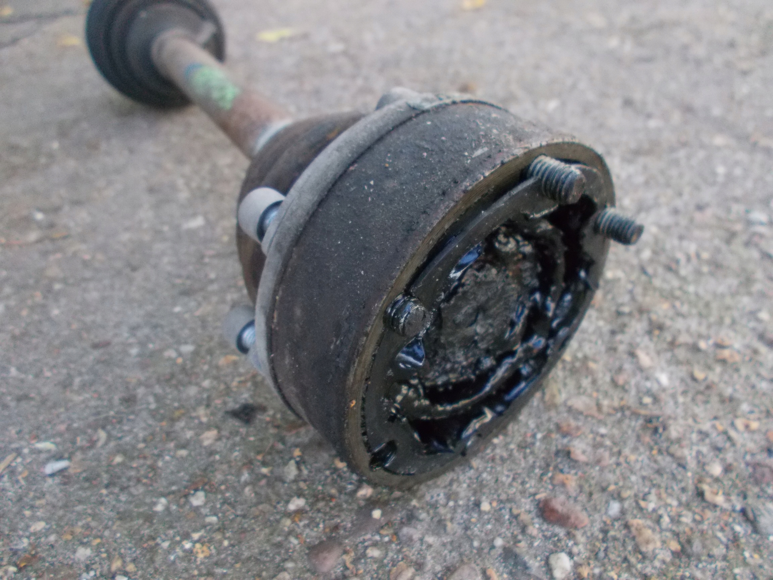 VW GOLF VI plus 1.6 TDI 09R semi-axis left front