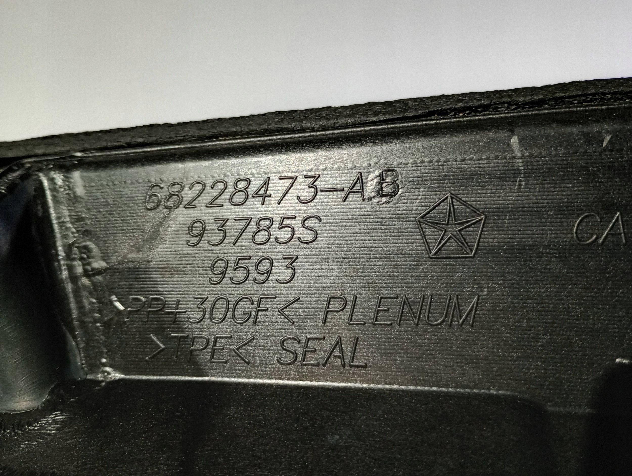 torpedo gasket moulding below szybe pillar Chrysler Pacifica 2021