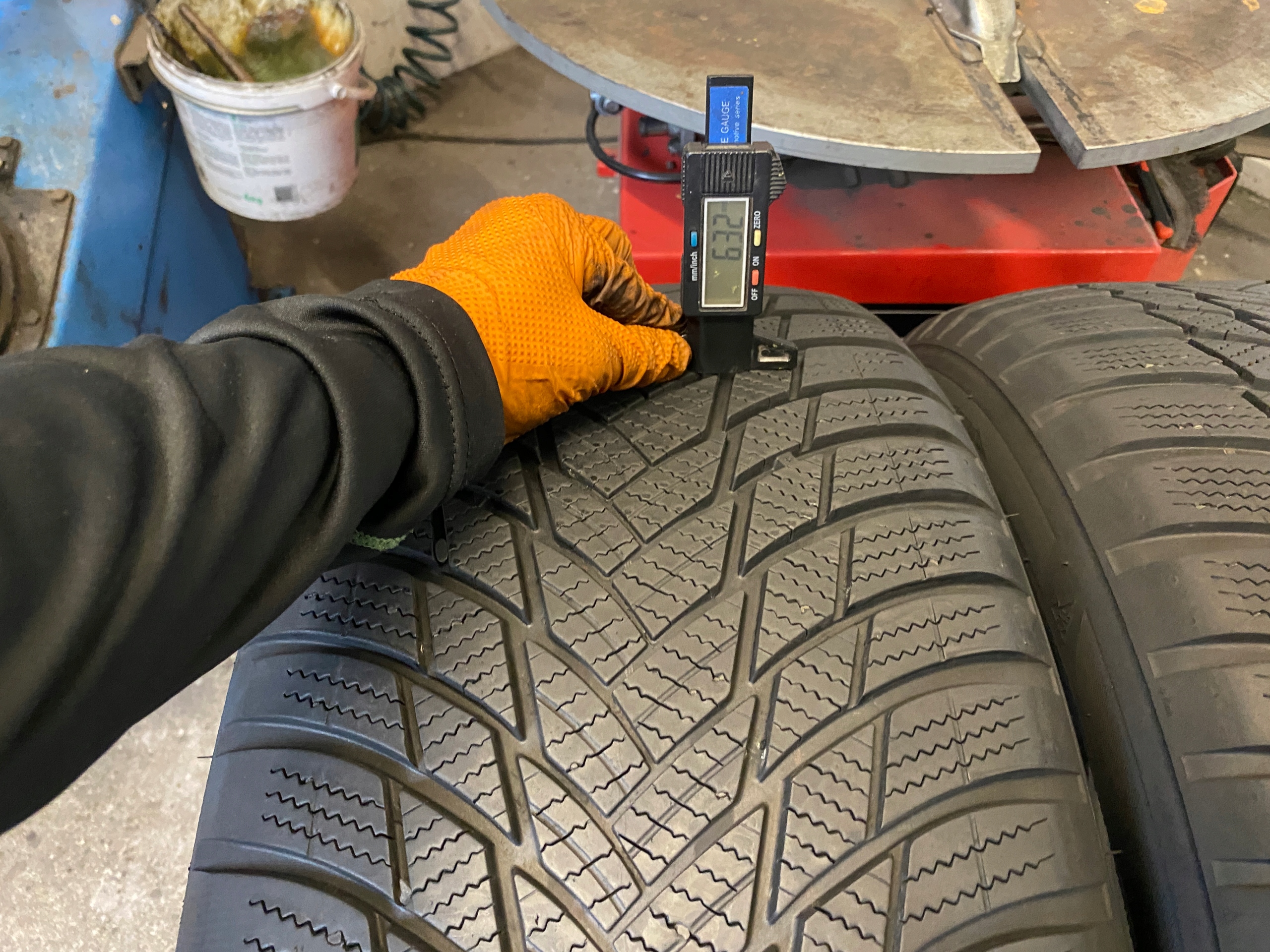 2 tyres winter 255/50R20 Bridgestone LM001 6,5mm