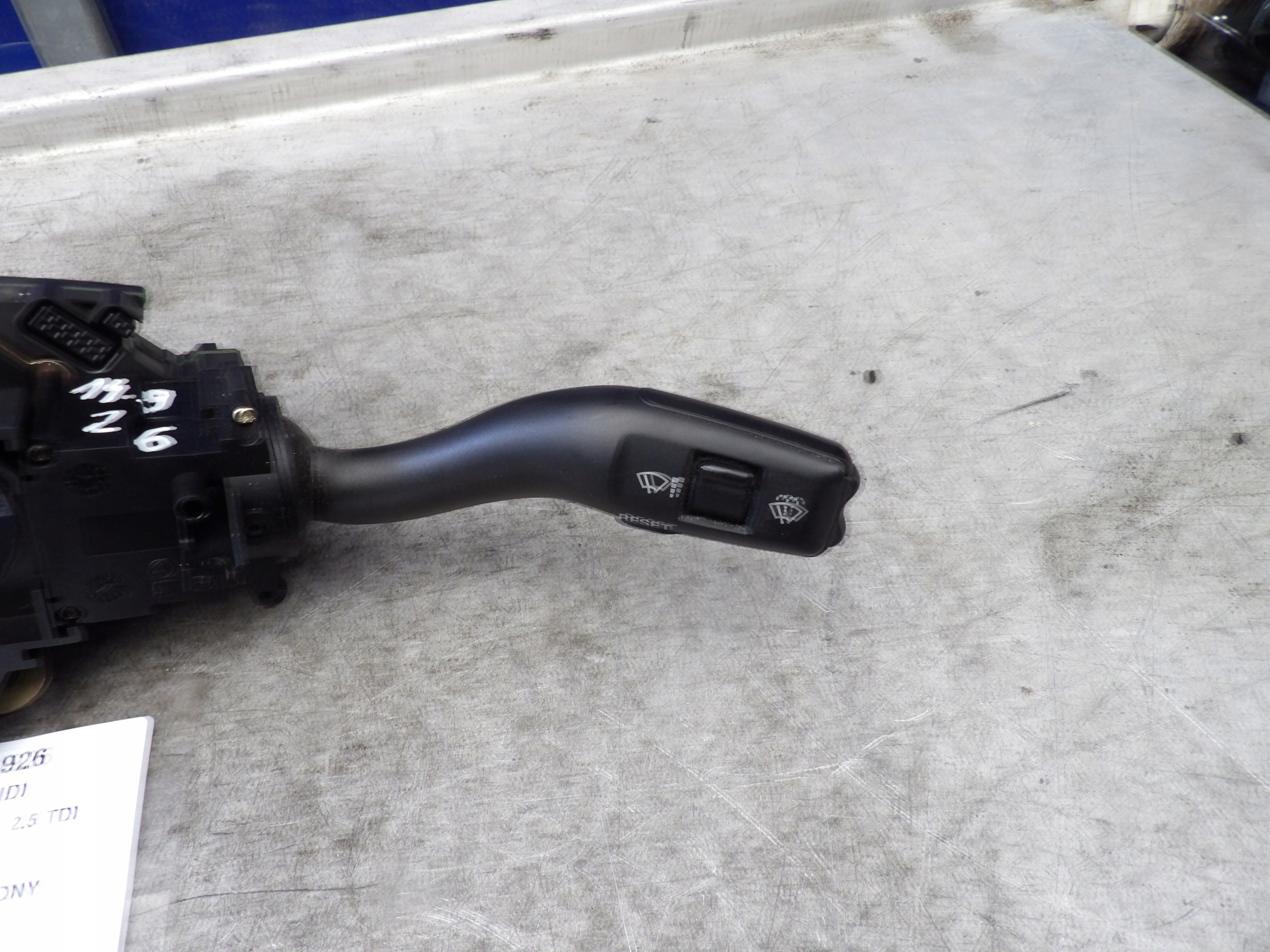 Audi A4 b6 commande levier commodo sous volant 8E0953549N