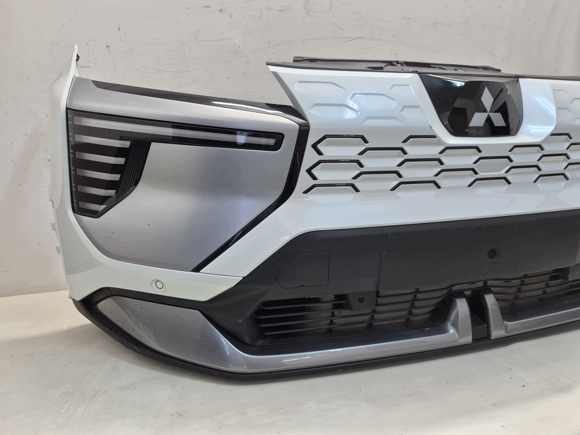 MITSUBISHI ECLIPSE CROSS II 26- bumper front front complete PDC