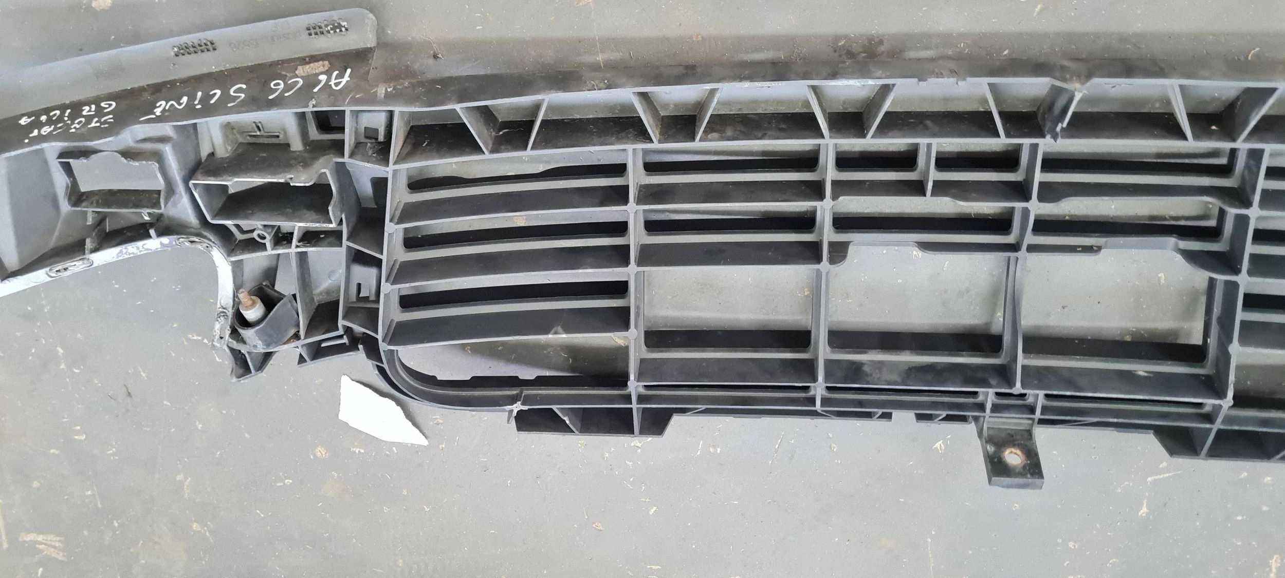 A6 C6 držák příčka nárazníku GRILLA SLINE 4F0807233E