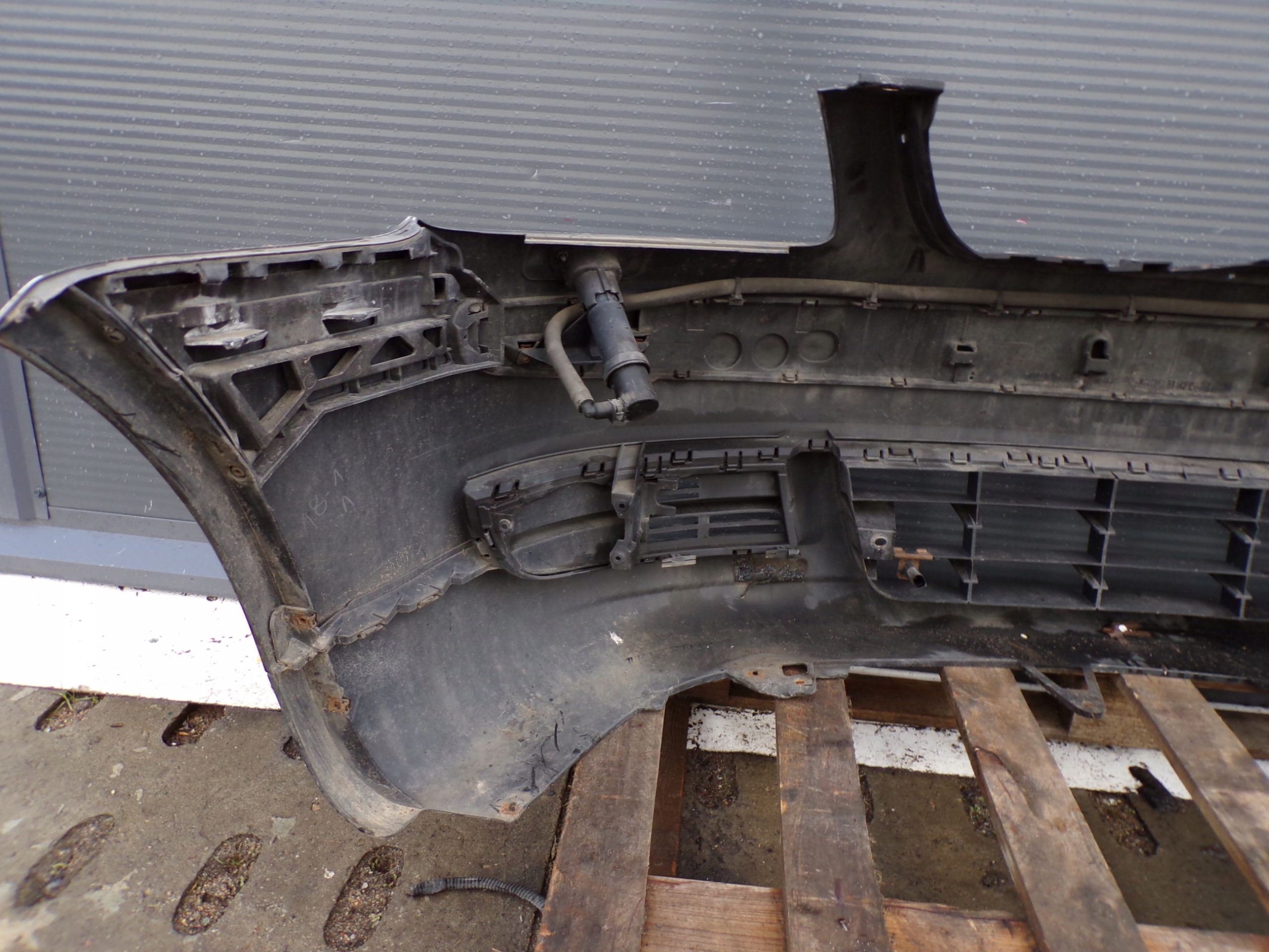 front bumper front VOLKSWAGEN TOURAN 1 and washers