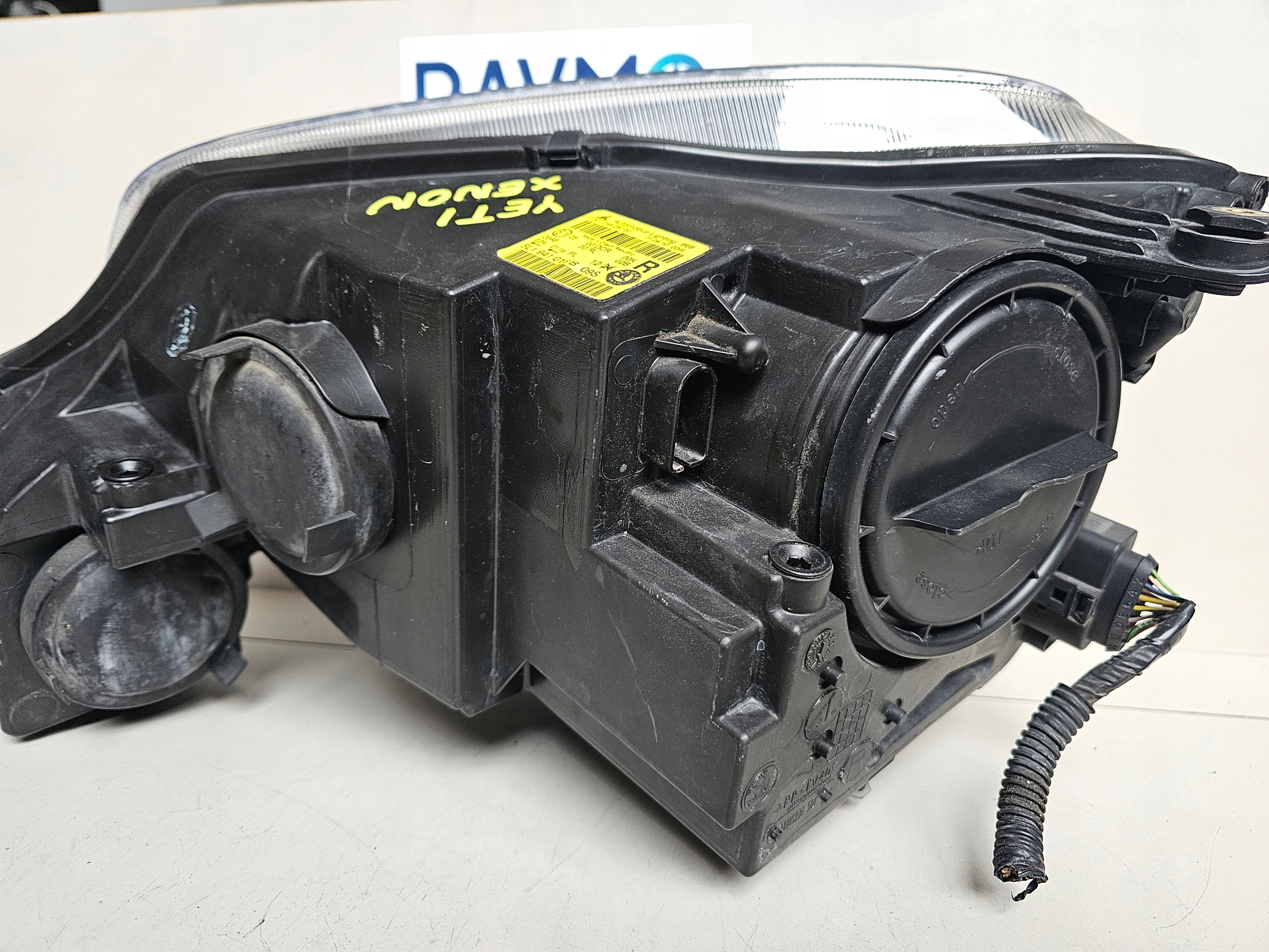 фара правая передняя SKODA YETI 5L0 5L ксенон 5L1941016B европа