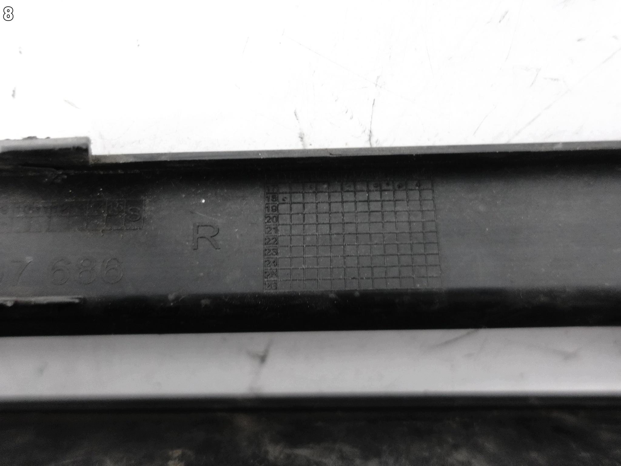 PORSCHE CAYENNE III E3 9Y0 BASIS 18-23 grille moulding grid right front