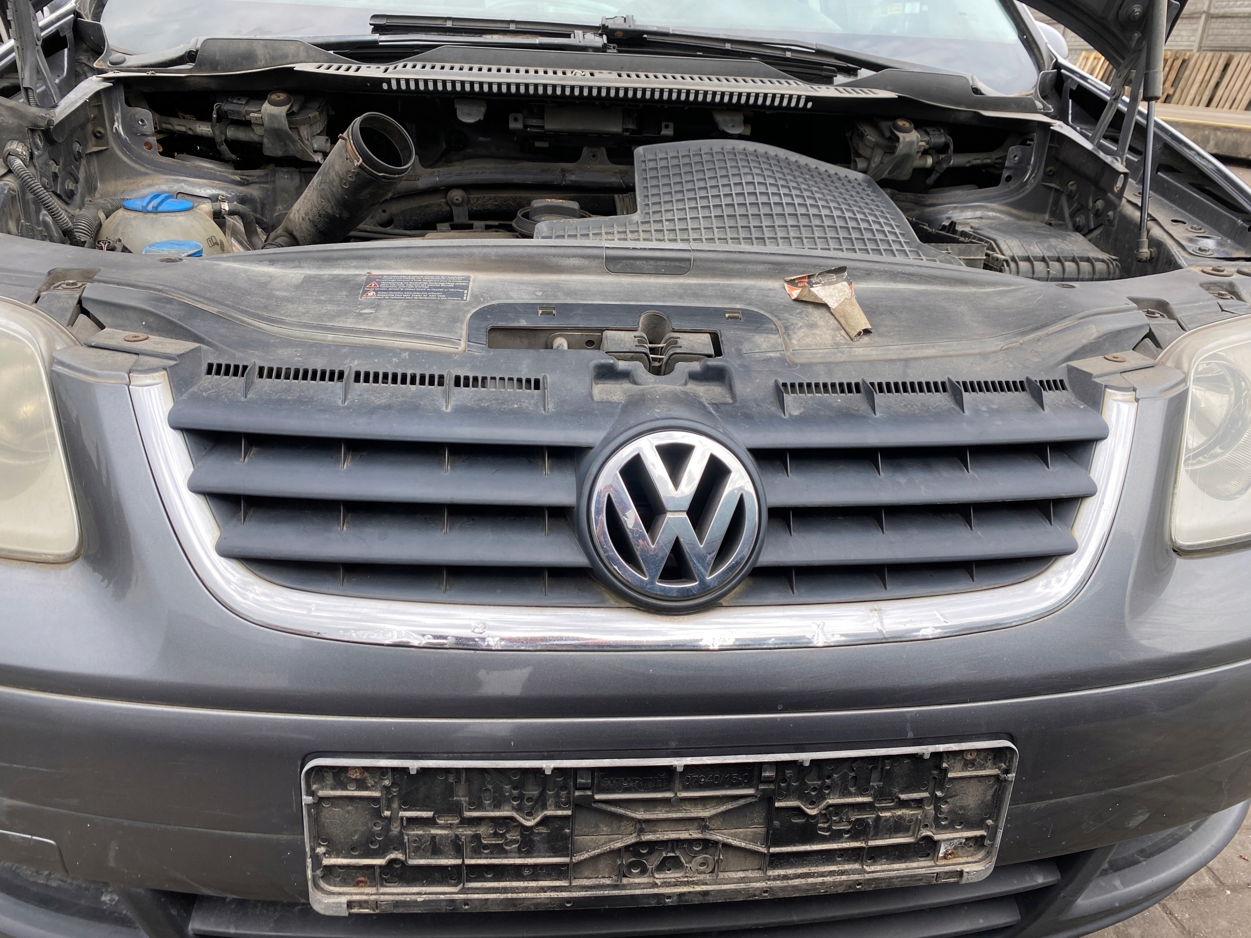 VW Touran 1 l 03-05 grill grille radiator