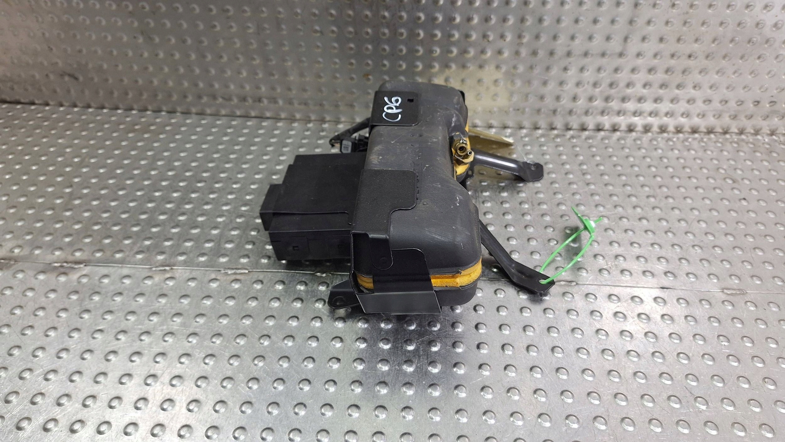 Mécanisme Pompe du capot Arrière 7L5871789 PORSCHE CAYENNE et 7L5