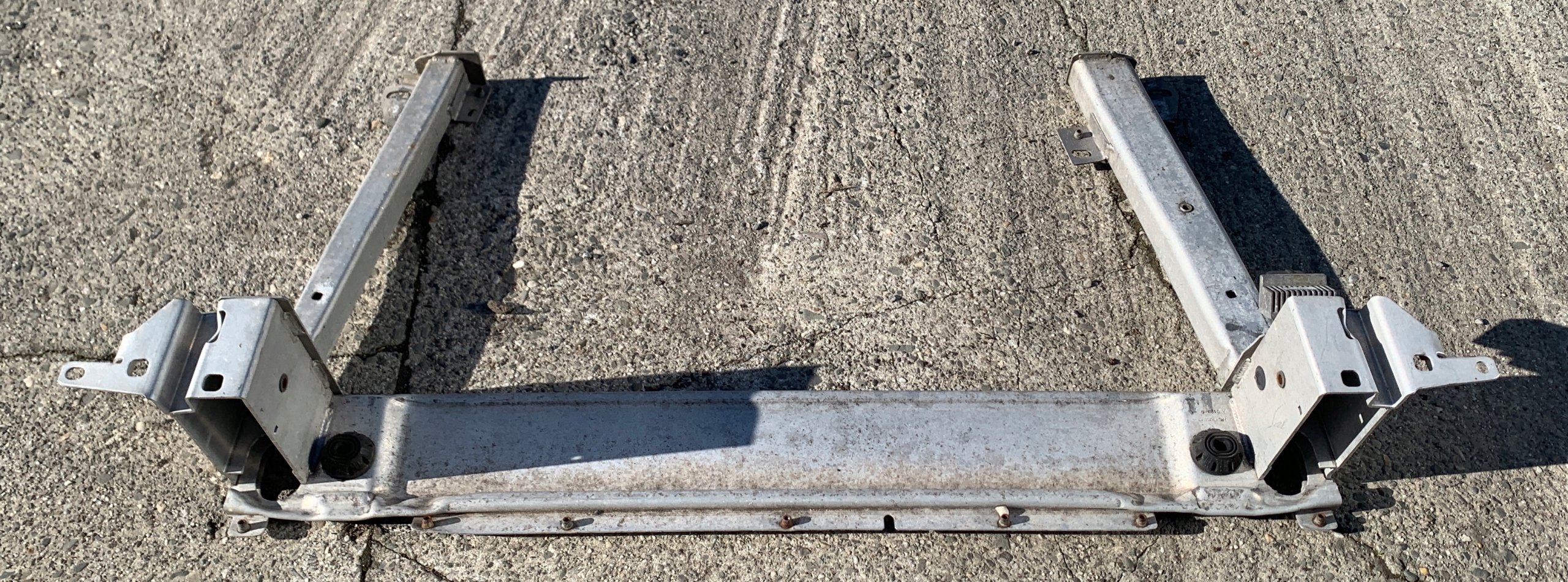 # БАЛКА ПОД РАДИАТОРЫ RENAULT LAGUNA III 544F00002R