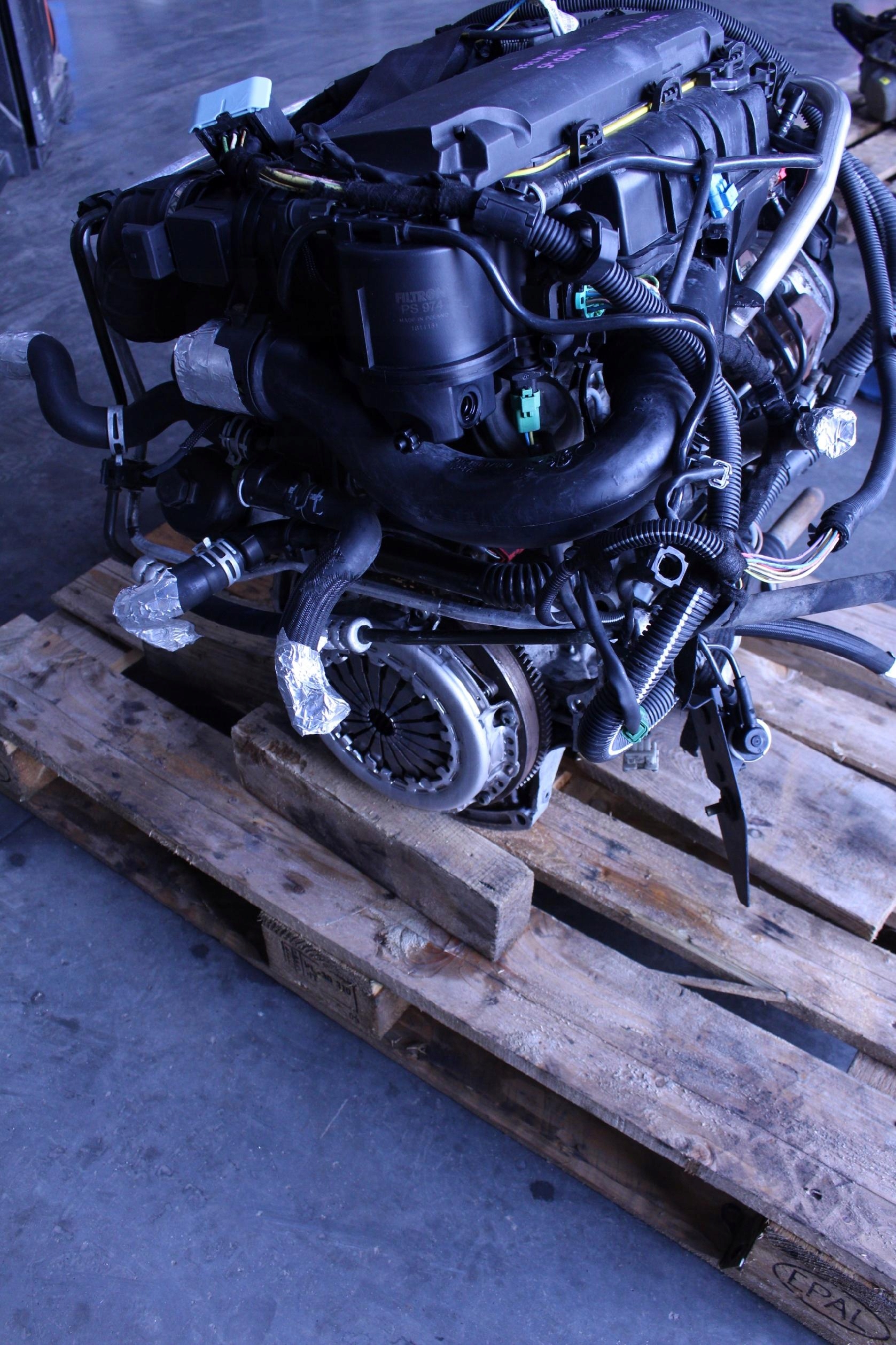 двигатель комплектный 10FD45 1.4 peugeot 206