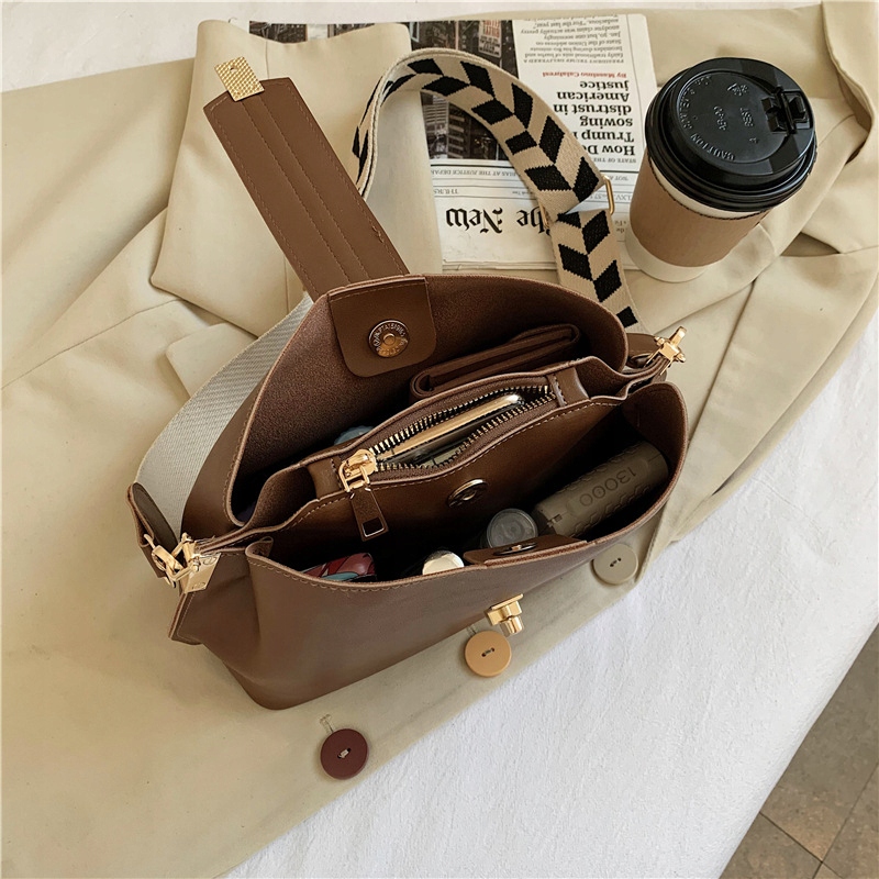 Torebka damska brązowa na ramię Płeć kobieta