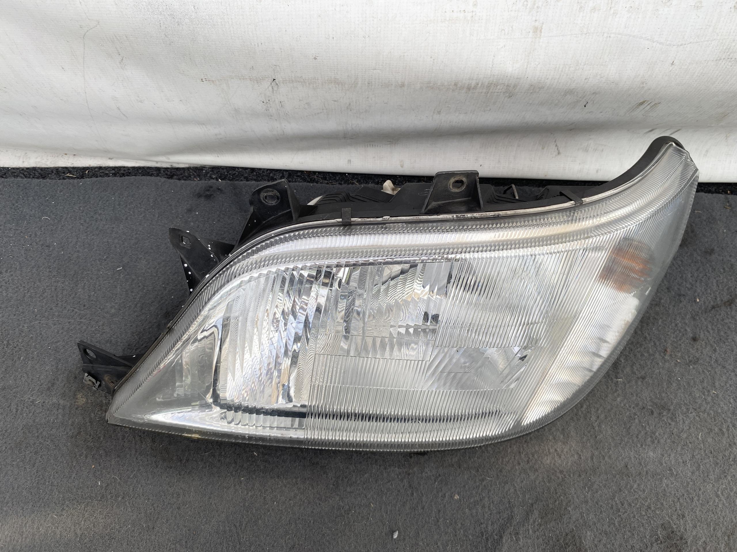 MERCEDES SPRINTER 903 99- REFLEKTOR front left light left front HELLA