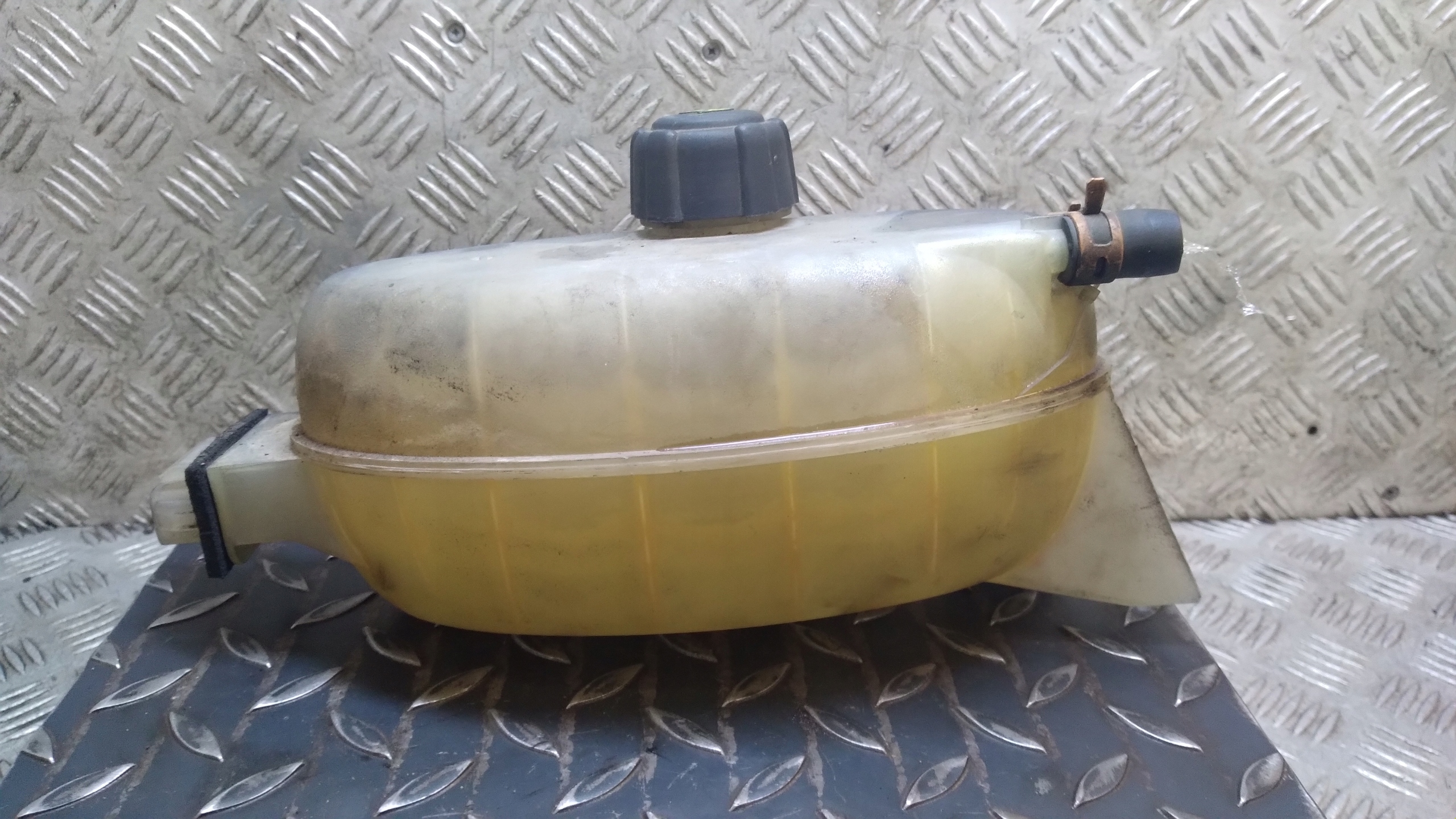 water tank RENAULT TRAFIC 2