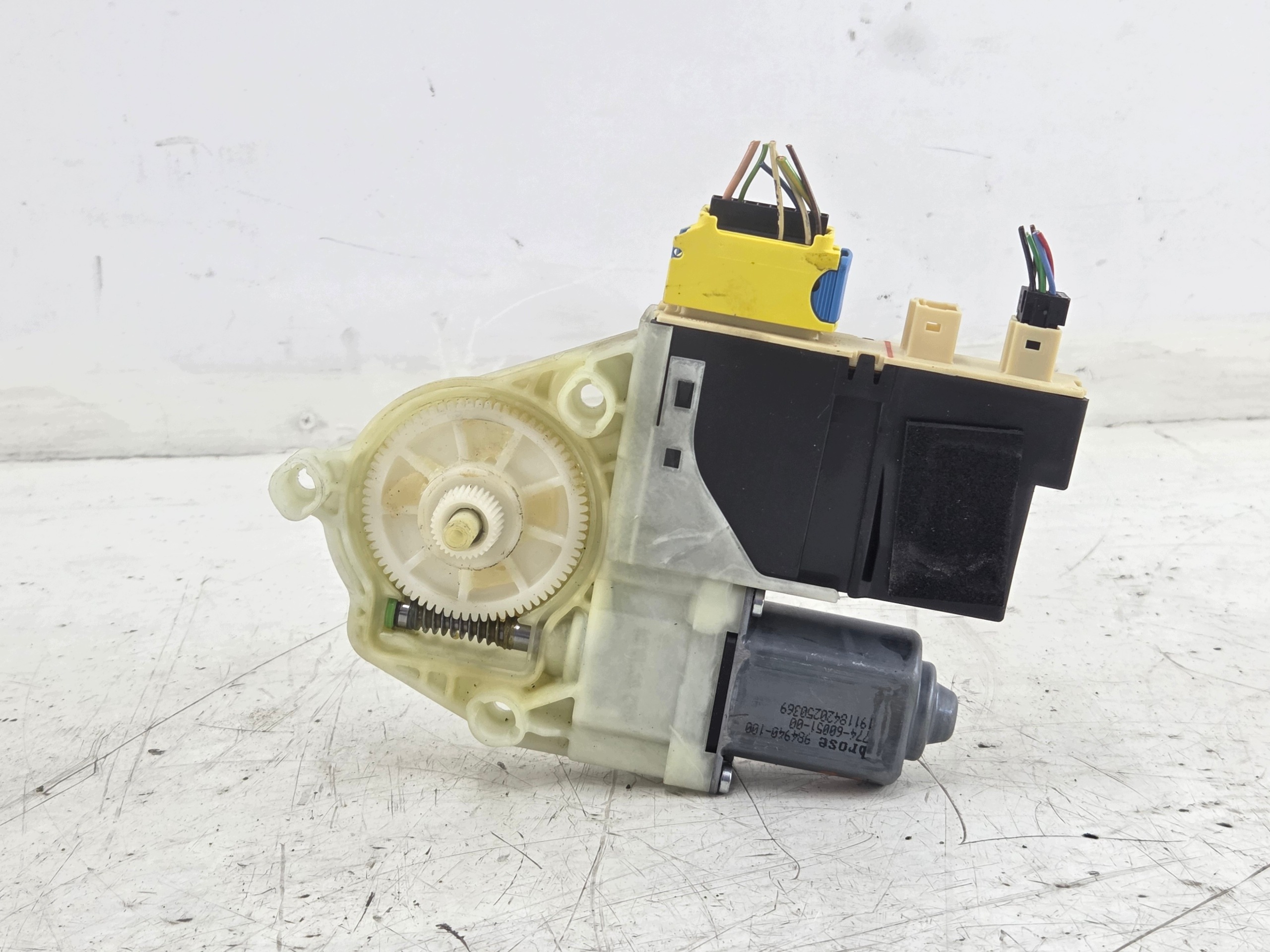 CITROEN C4 and mini motor windows right front 9681577380
