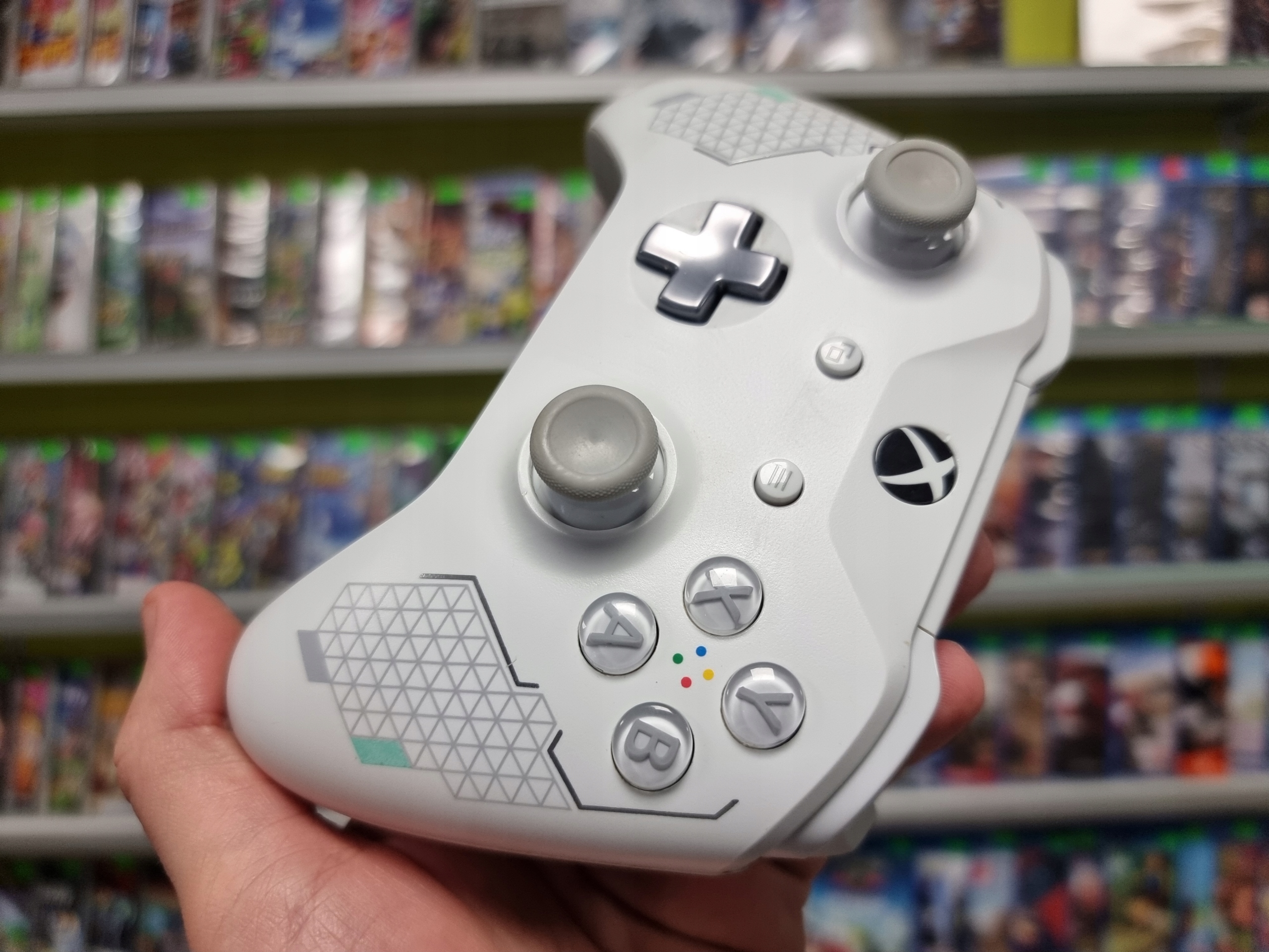 25. PAD KONTROLER XBOX ONE SERIES S X PC SPORT WHITE GUMOWANE GRIPY LIMITED Marka Microsoft