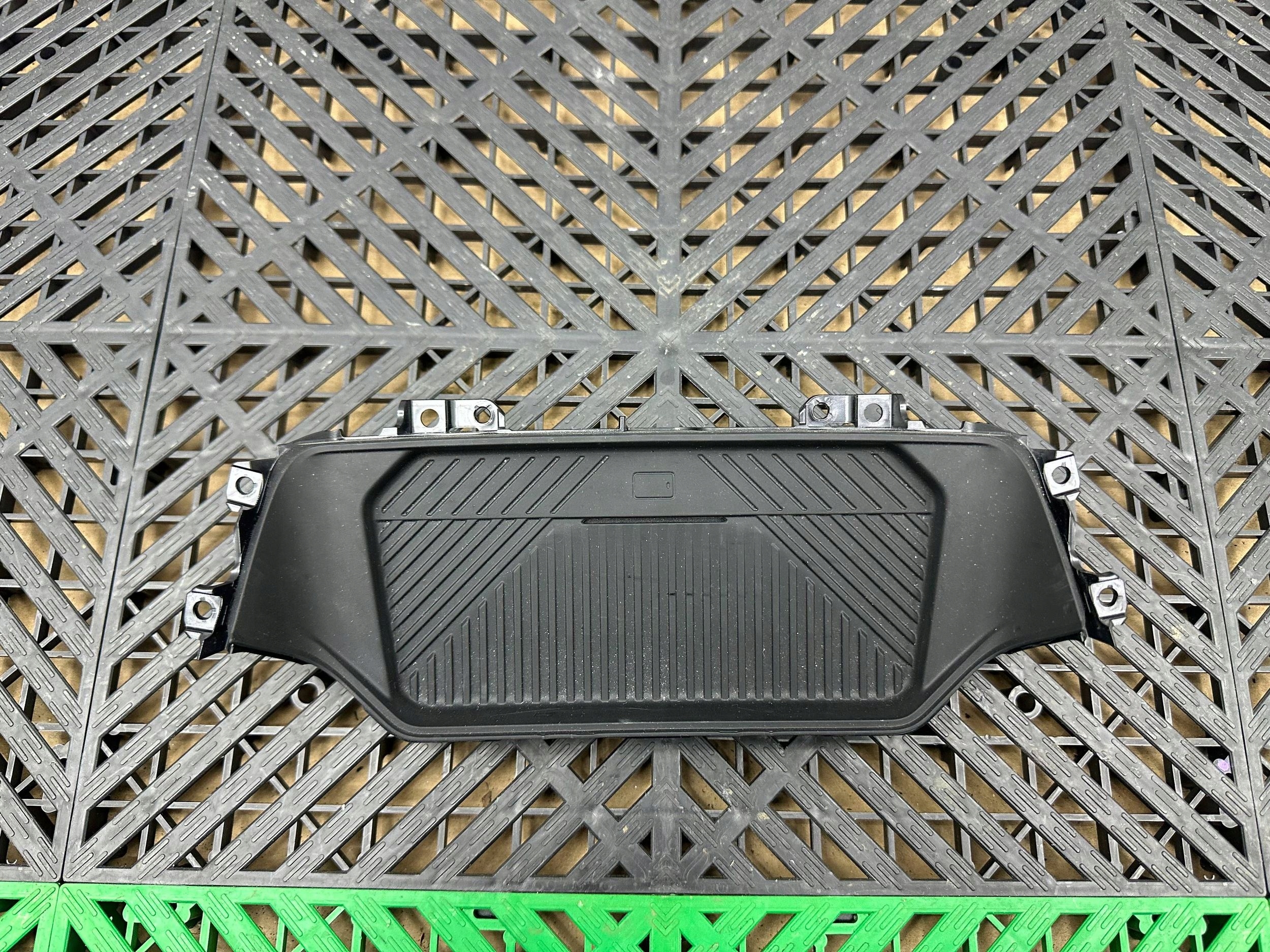 Ladowarka indukcyjna BMW X1 U11 5A623B0