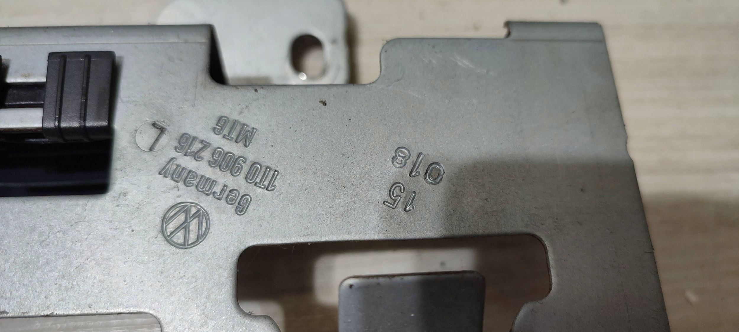 bracket komputera Volkswagen Caddy 1T0906216