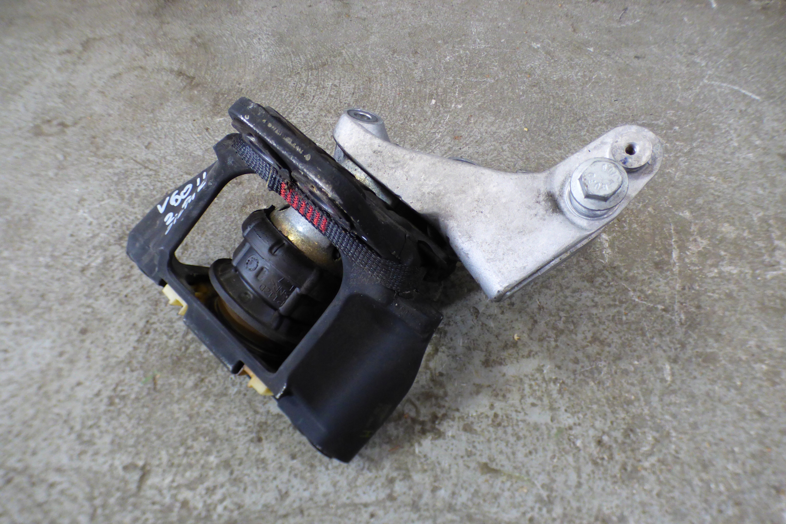 holder engine mount D4204T16 31430490 stBDB VOLVO S60 V60 II 2.0D 2018