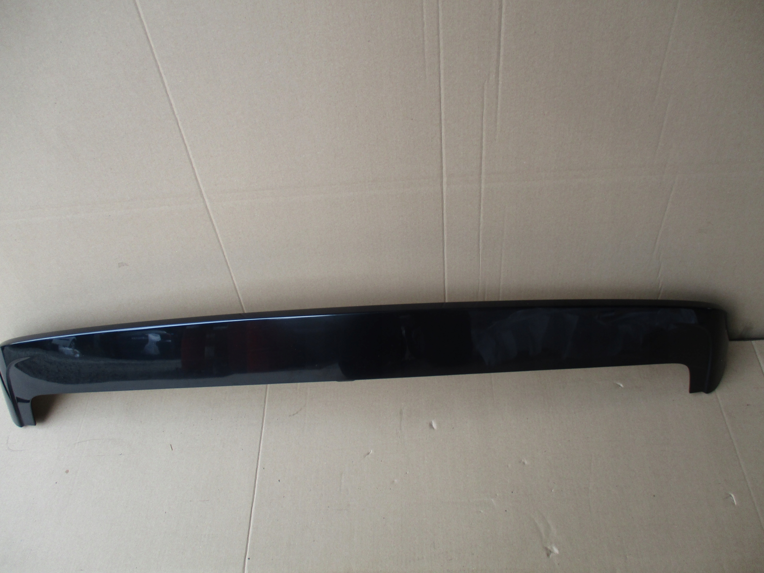 Spoiler bonnet boot Renault Twingo 3 960300740R original