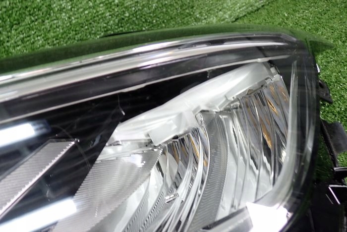 VW GOLF VIII LED 19- reflektor links Licht links