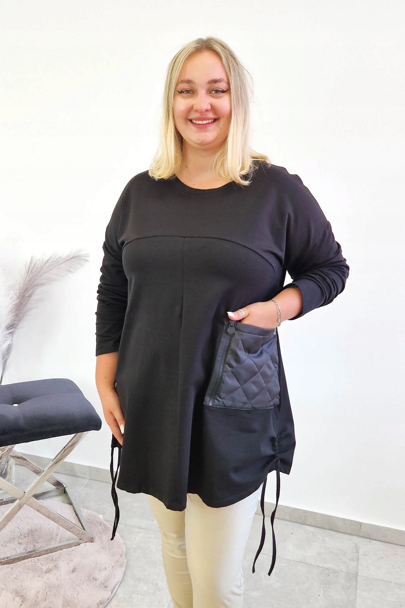 Dámská tunika s prošívanou kapsou černá 2XL