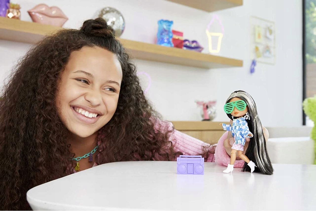 BARBIE EXTRA MINIS LALKA PASEMKA W KURTCE W KRATKĘ Wiek dziecka 3 lata +