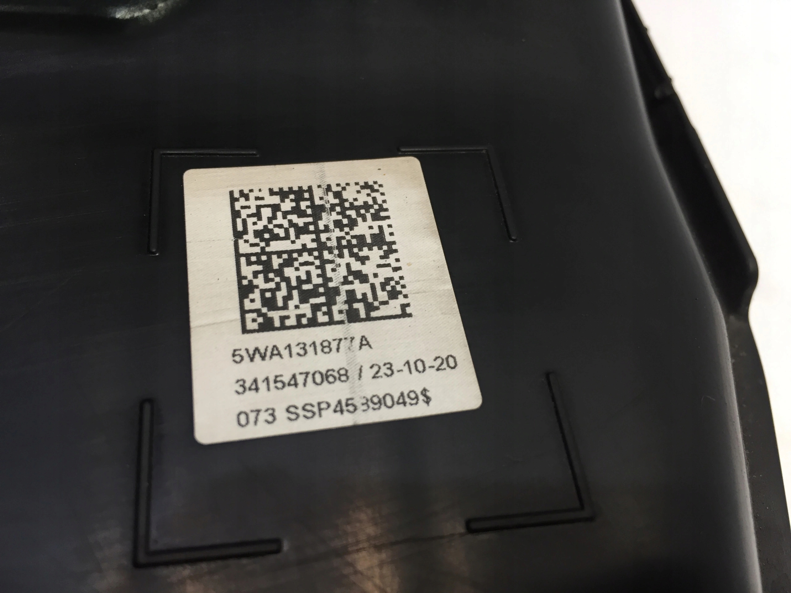 VW GOLF VIII 8 2 0 TDI 2021 ZBIORNIK ADBLUE PALIWA Engine Type Diesel