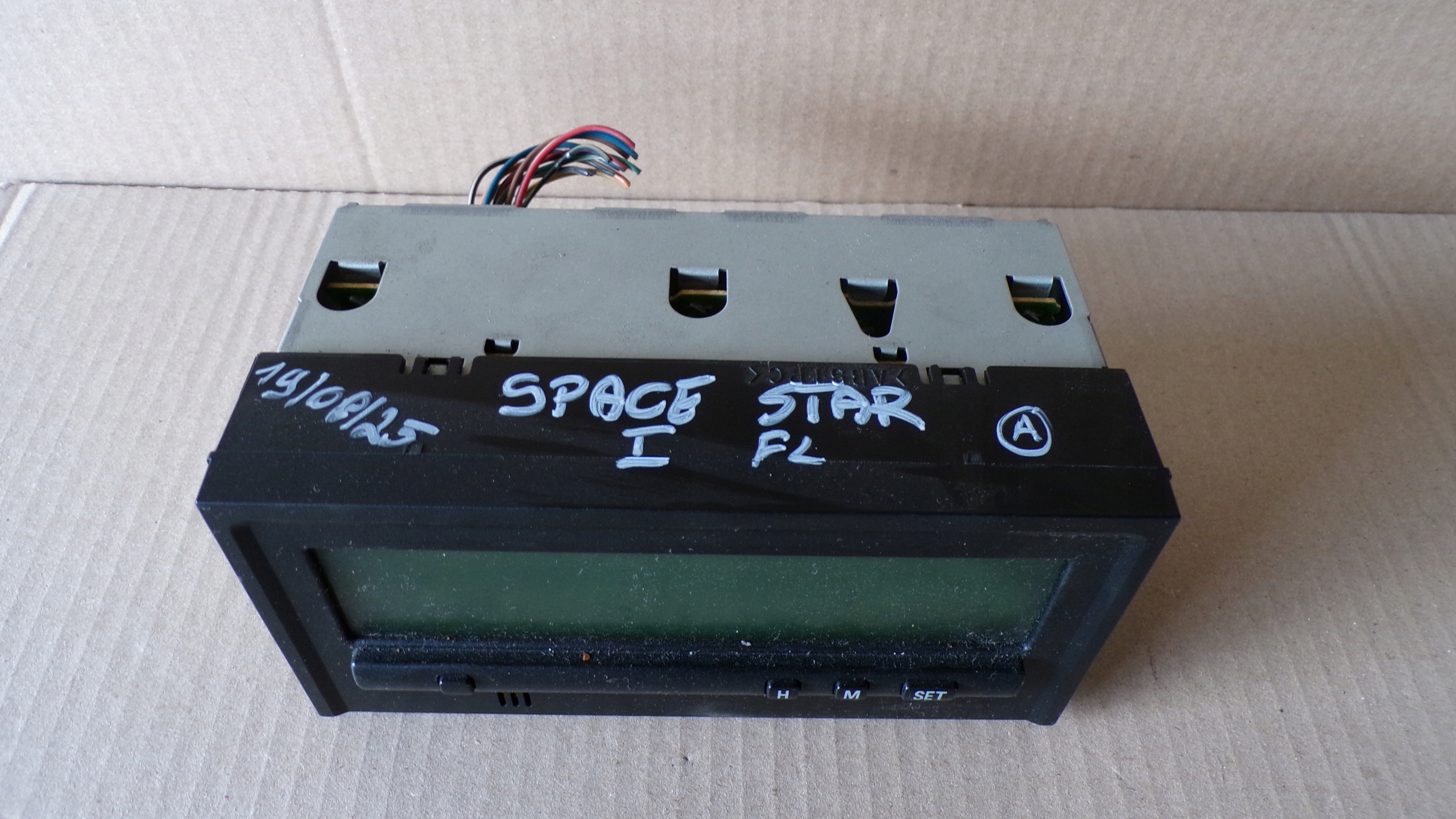SPACE STAR дисплей MR381289