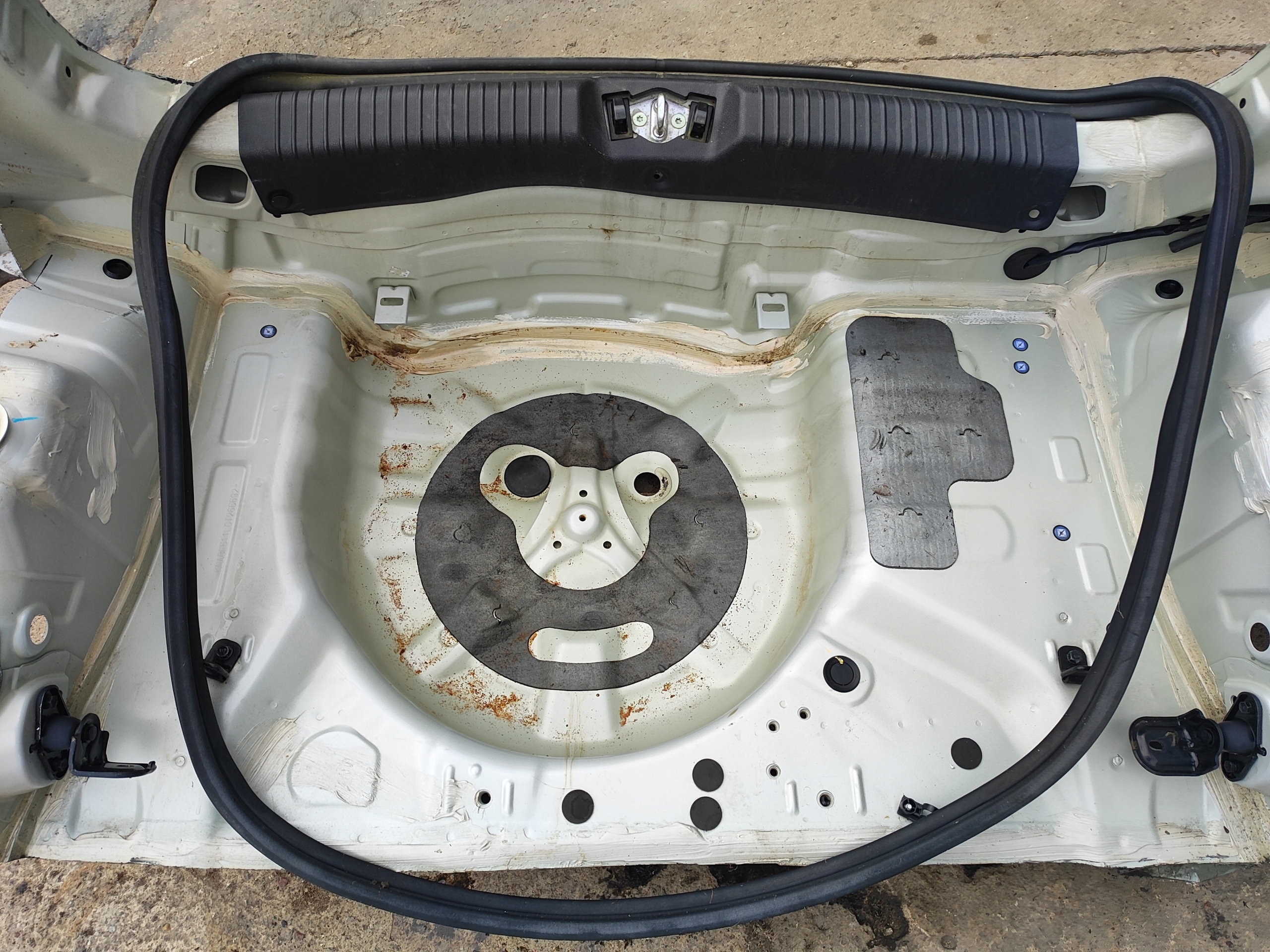 KIA PICANTO 2011 - 2016 PAS TYŁ BELKA WANNA